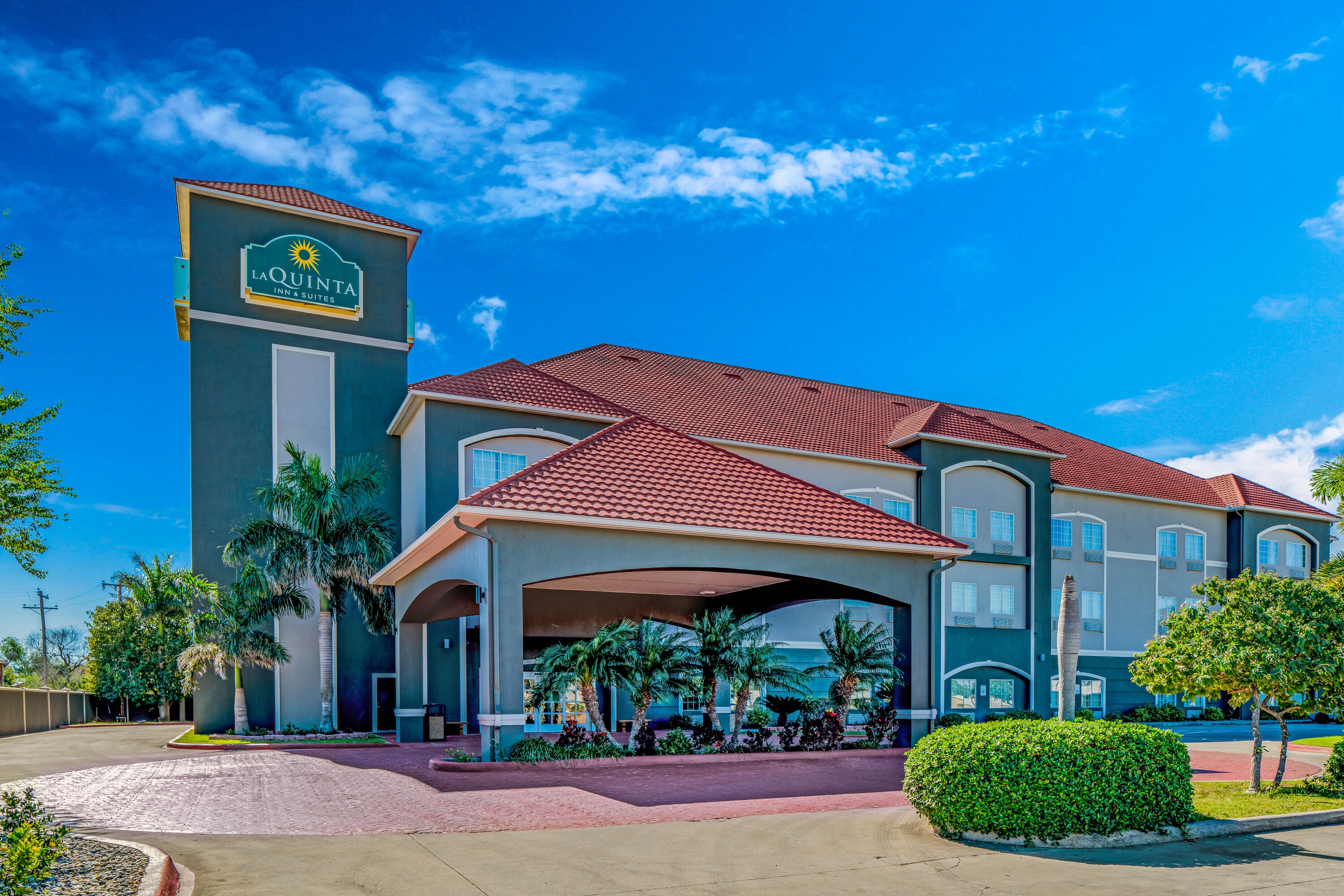 Exterior Day Image of La Quinta Inn & Suites by Wyndham Alamo - McAllen East hotel in Alamo, Texas