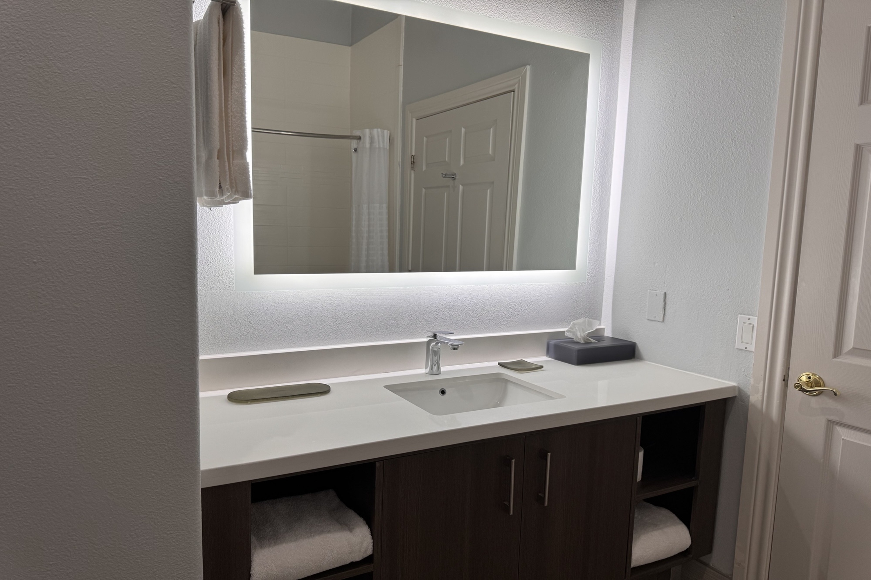 Guest room bath at the La Quinta Inn & Suites by Wyndham Alamo - McAllen East in Alamo, Texas