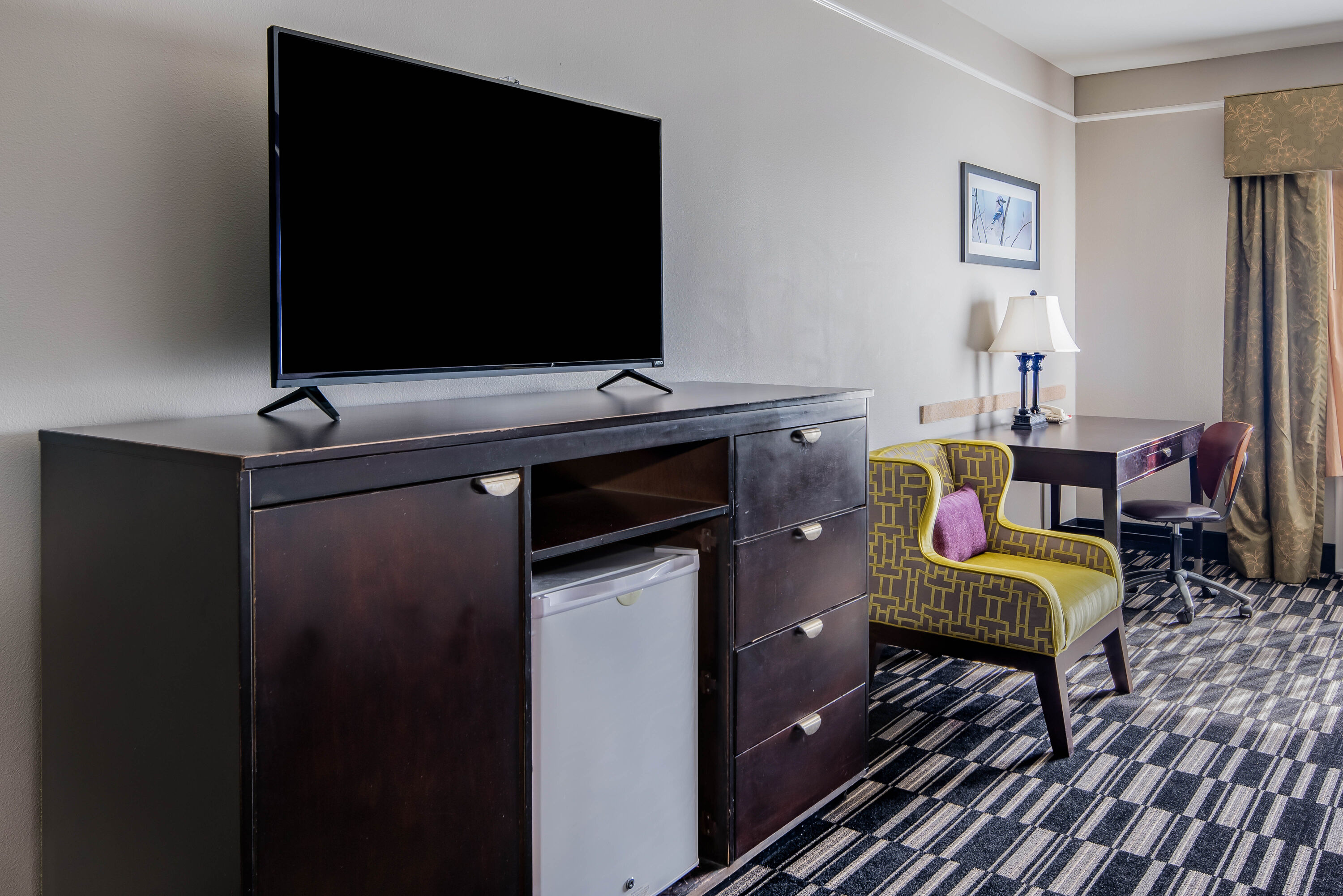 Guest room feature at the La Quinta Inn & Suites by Wyndham Alamo - McAllen East in Alamo, Texas