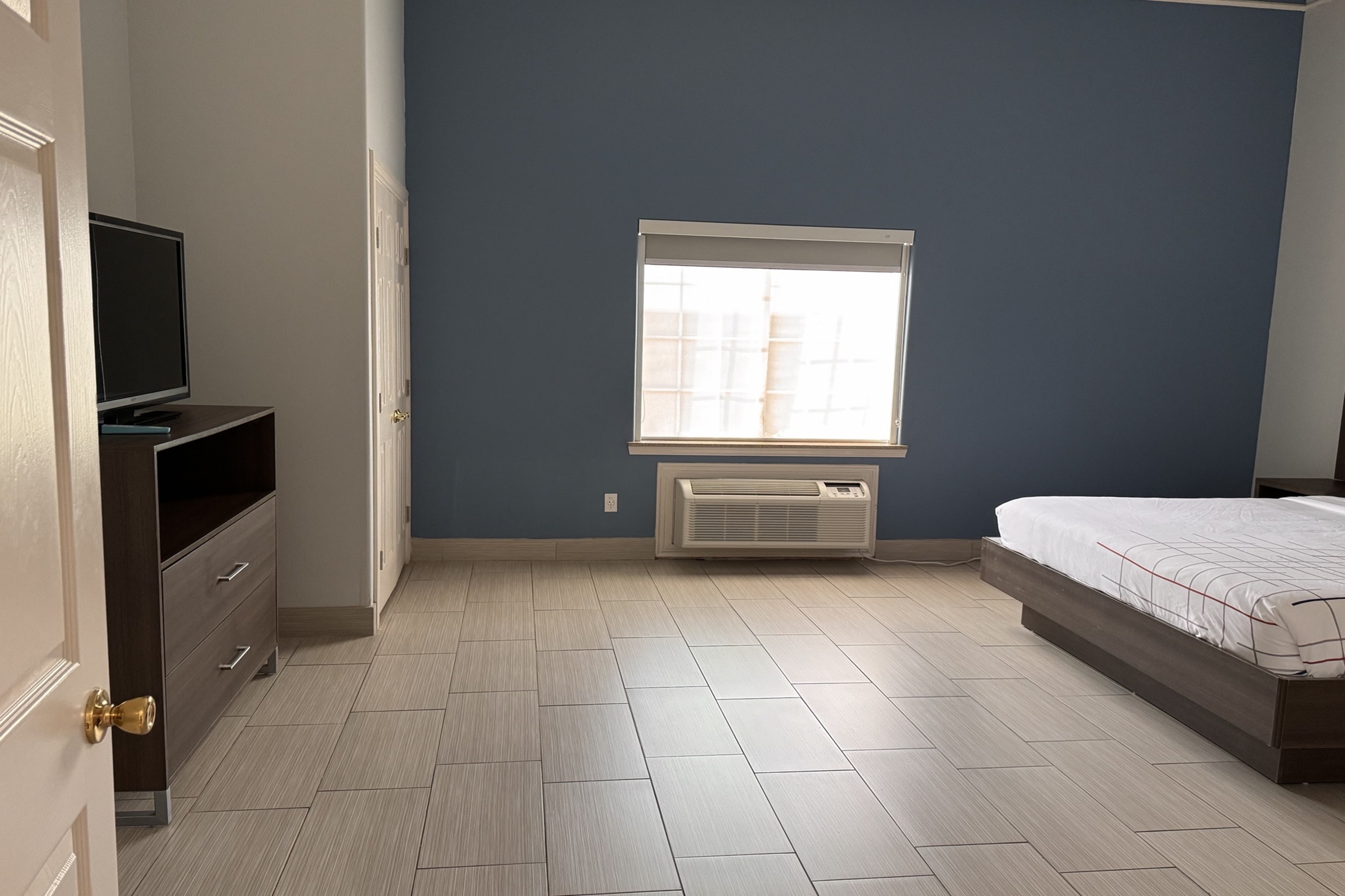 Guest room at the La Quinta Inn & Suites by Wyndham Alamo - McAllen East in Alamo, Texas