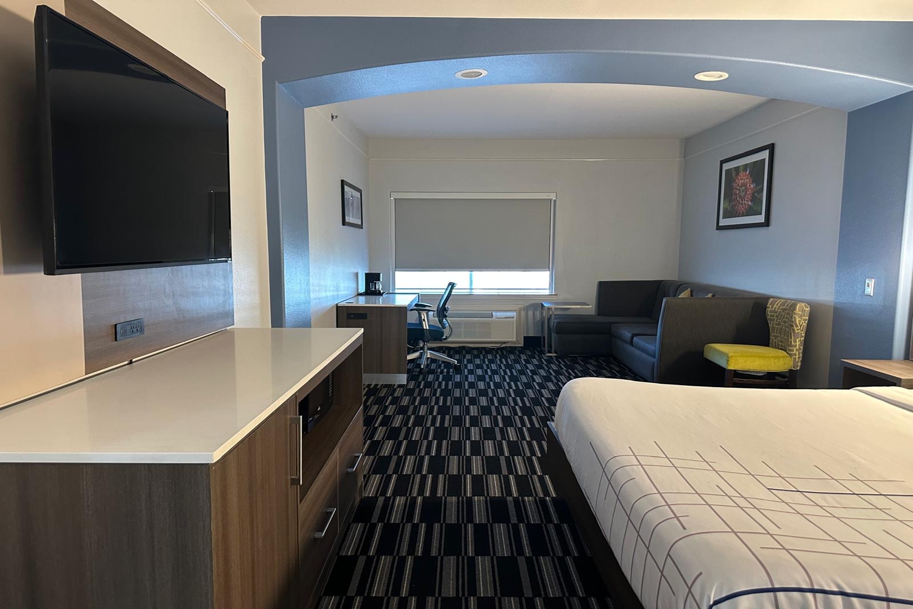 Guest room at the La Quinta Inn & Suites by Wyndham Alamo - McAllen East in Alamo, Texas