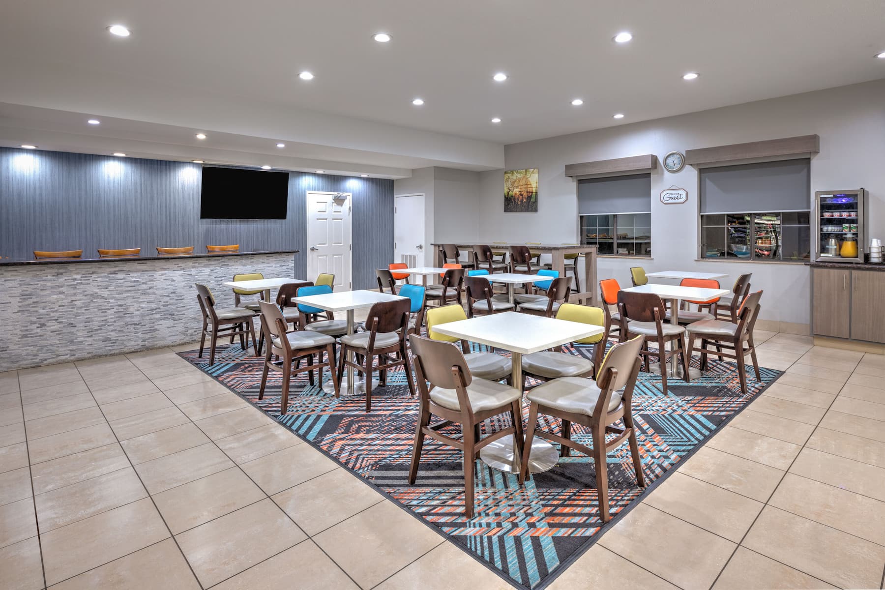 Free breakfast at La Quinta Inn & Suites by Wyndham Alvarado in Alvarado, Texas