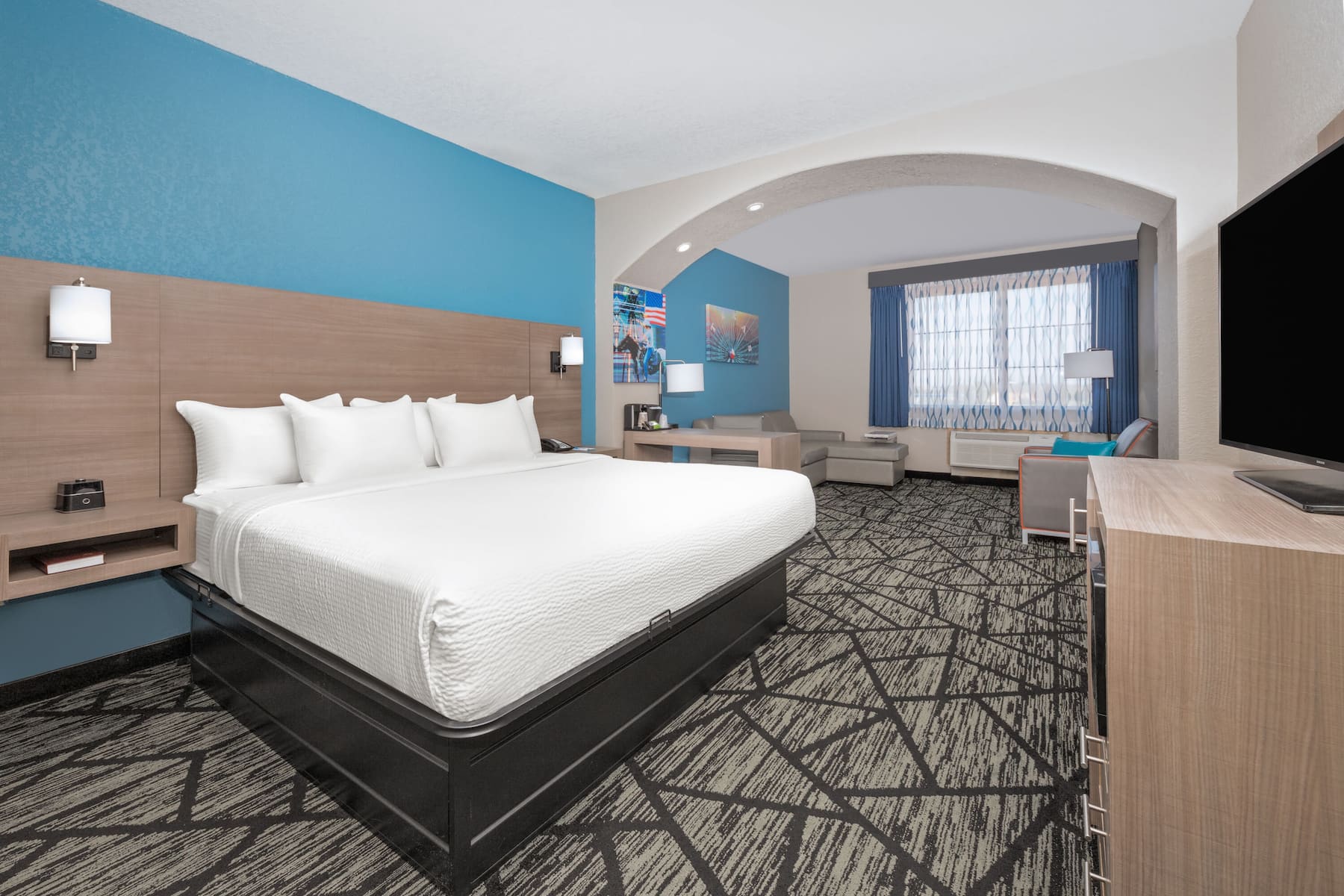 Guest room at the La Quinta Inn & Suites by Wyndham Alvarado in Alvarado, Texas