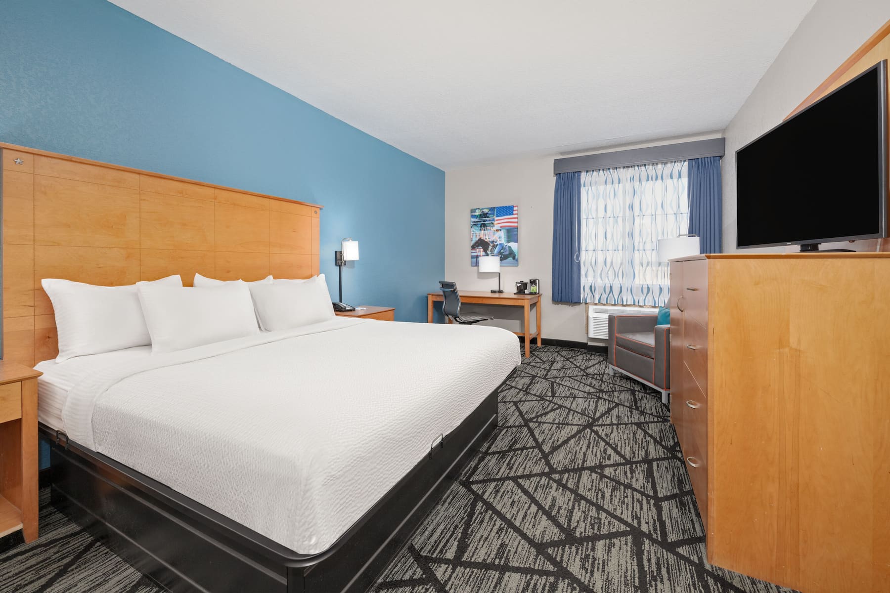 Guest room at the La Quinta Inn & Suites by Wyndham Alvarado in Alvarado, Texas
