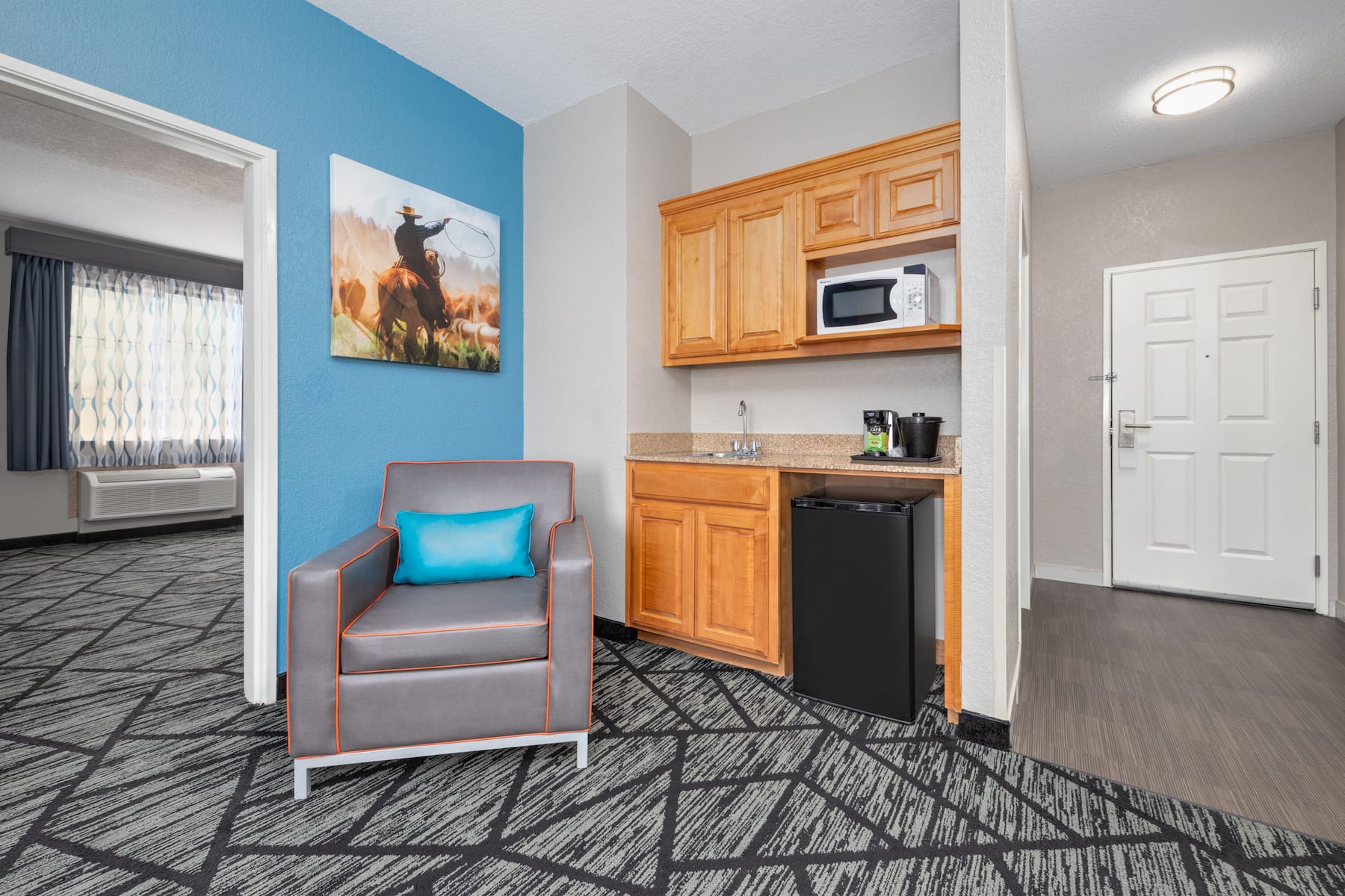 La Quinta Inn & Suites by Wyndham Alvarado suite in Alvarado, Texas