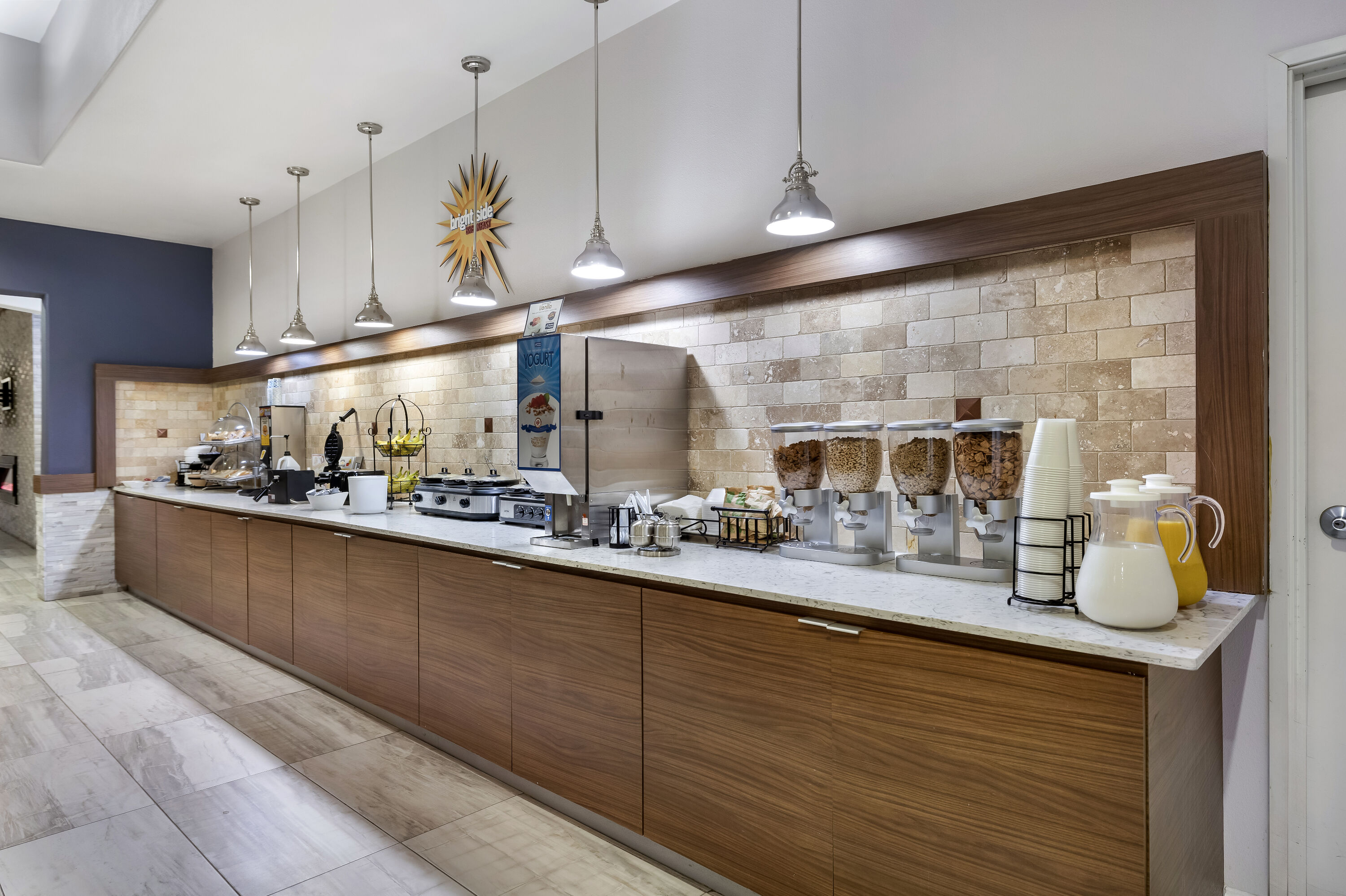 La Quinta Inn & Suites by Wyndham Alvin restaurant breakfast area close up in Alvin, Texas