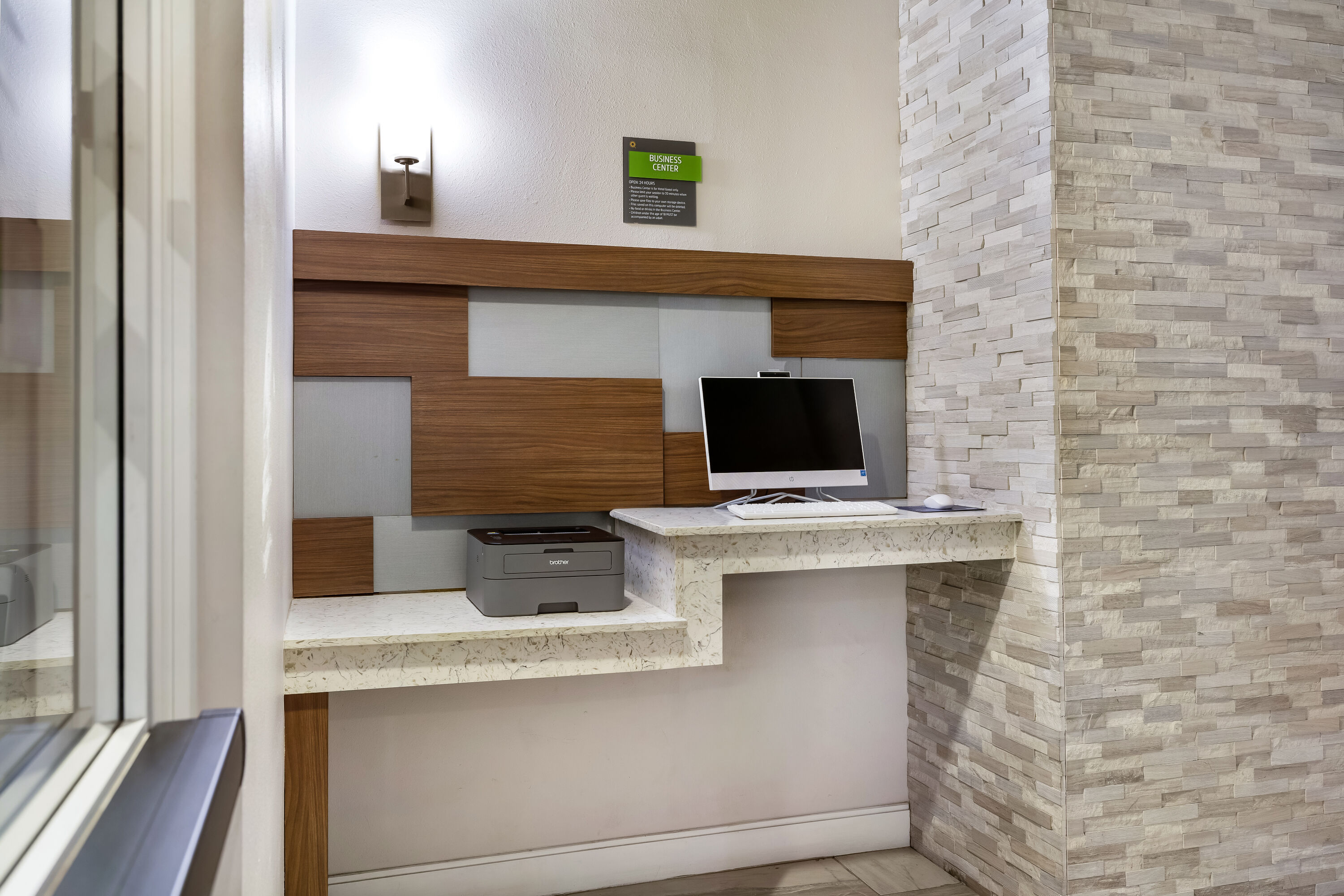 La Quinta Inn & Suites by Wyndham Alvin business center in Alvin, Texas