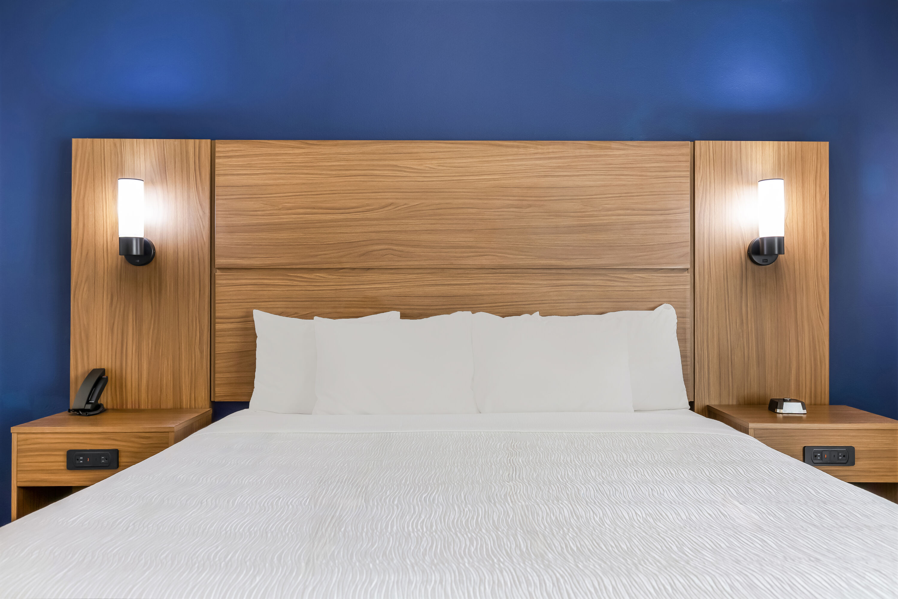 King bed guest room at the La Quinta Inn & Suites by Wyndham Alvin in Alvin, Texas