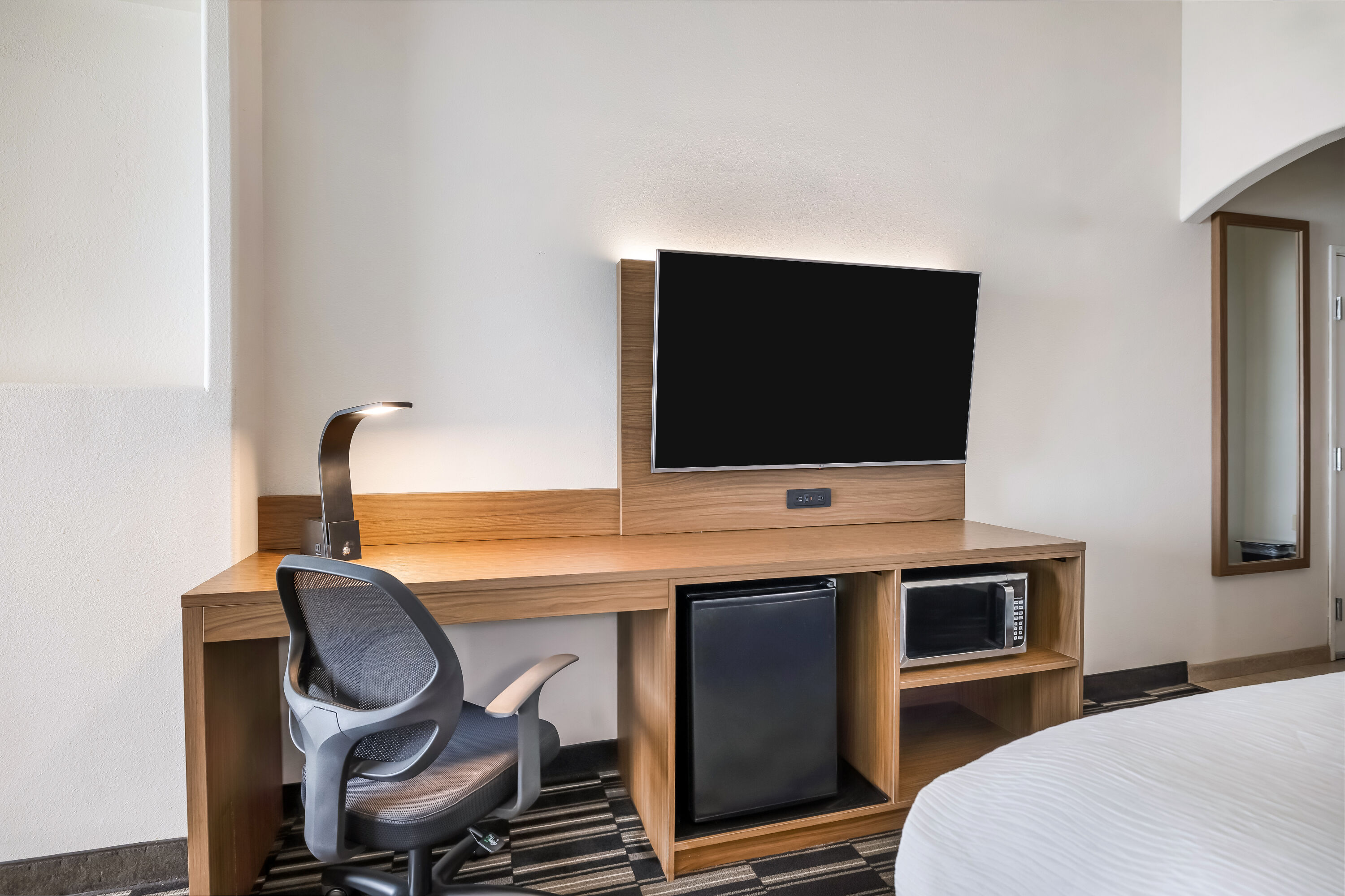 La Quinta Inn & Suites by Wyndham Alvin suite in Alvin, Texas