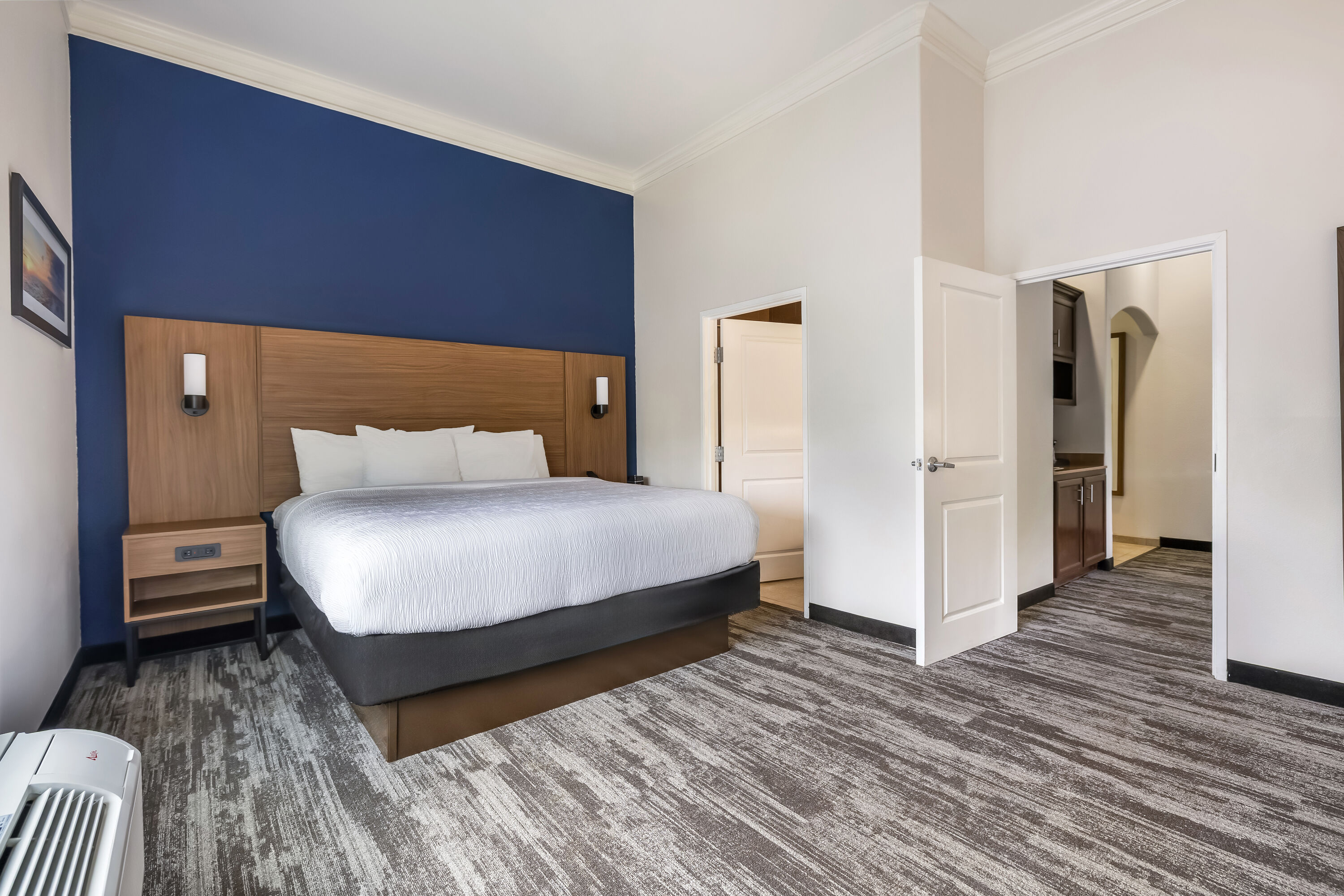 La Quinta Inn & Suites by Wyndham Alvin suite in Alvin, Texas