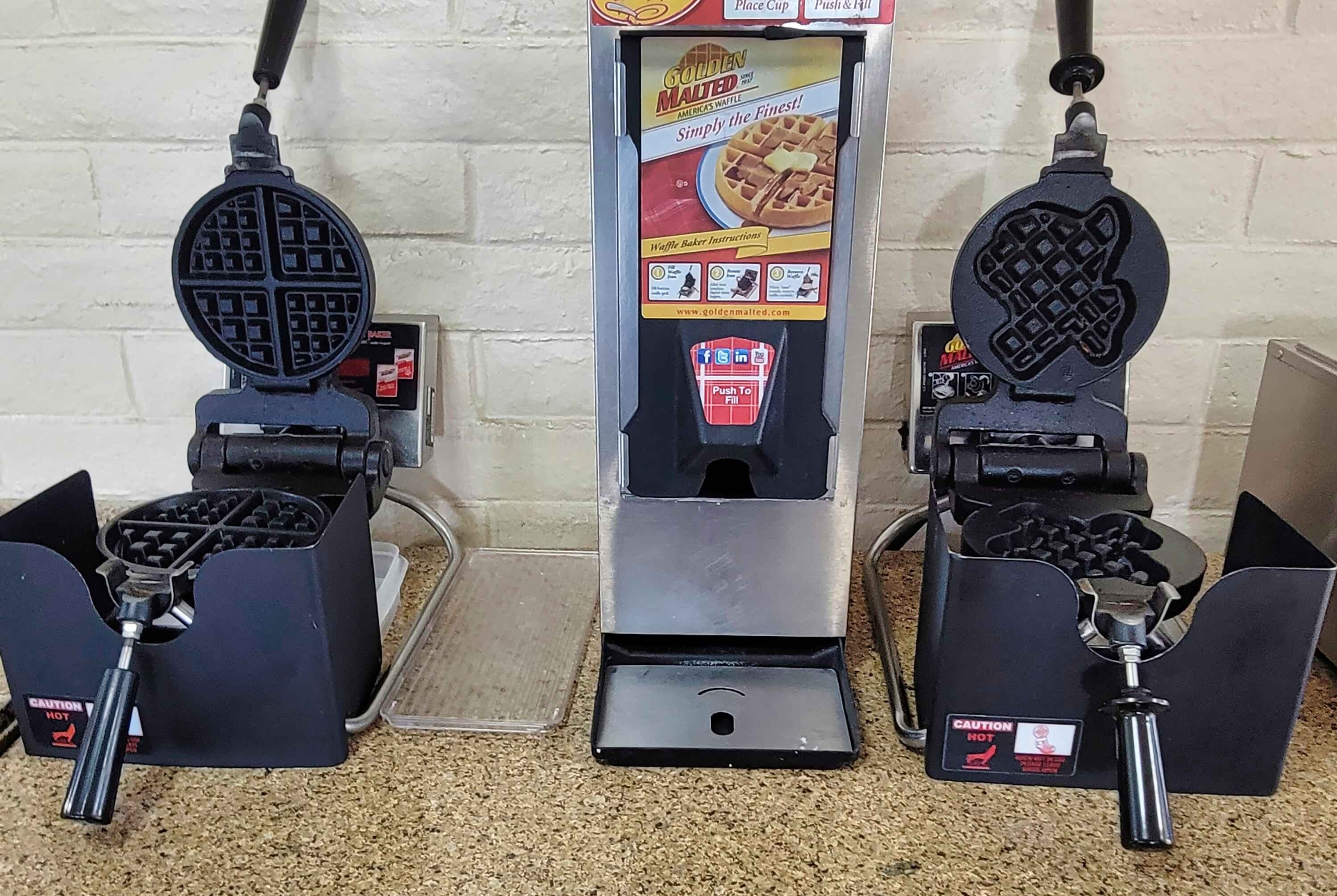 La Quinta Inn by Wyndham Amarillo West Medical Center restaurant breakfast area with seating in Amarillo, Texas