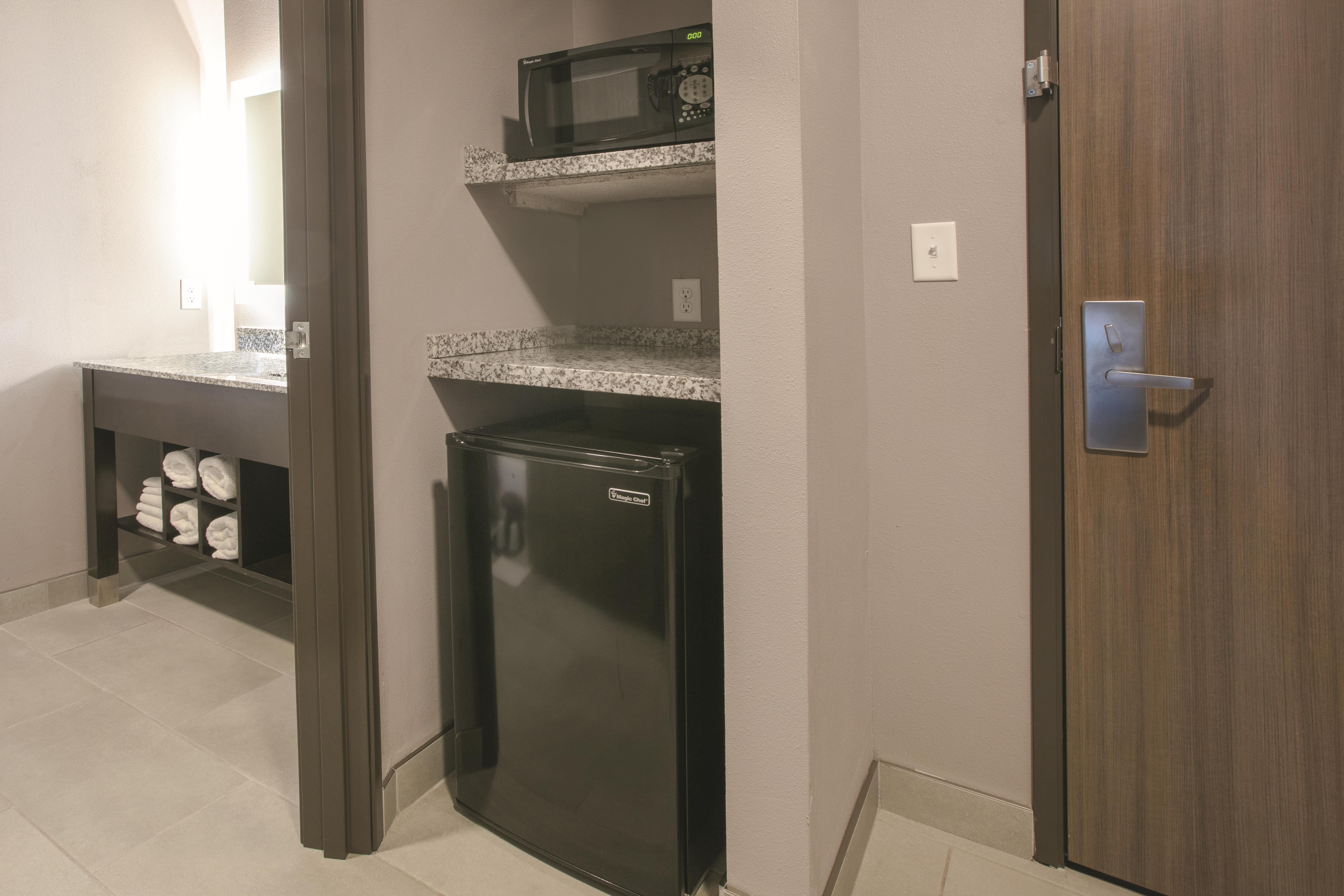Guest room at the La Quinta Inn & Suites by Wyndham Amarillo Airport in Amarillo, Texas