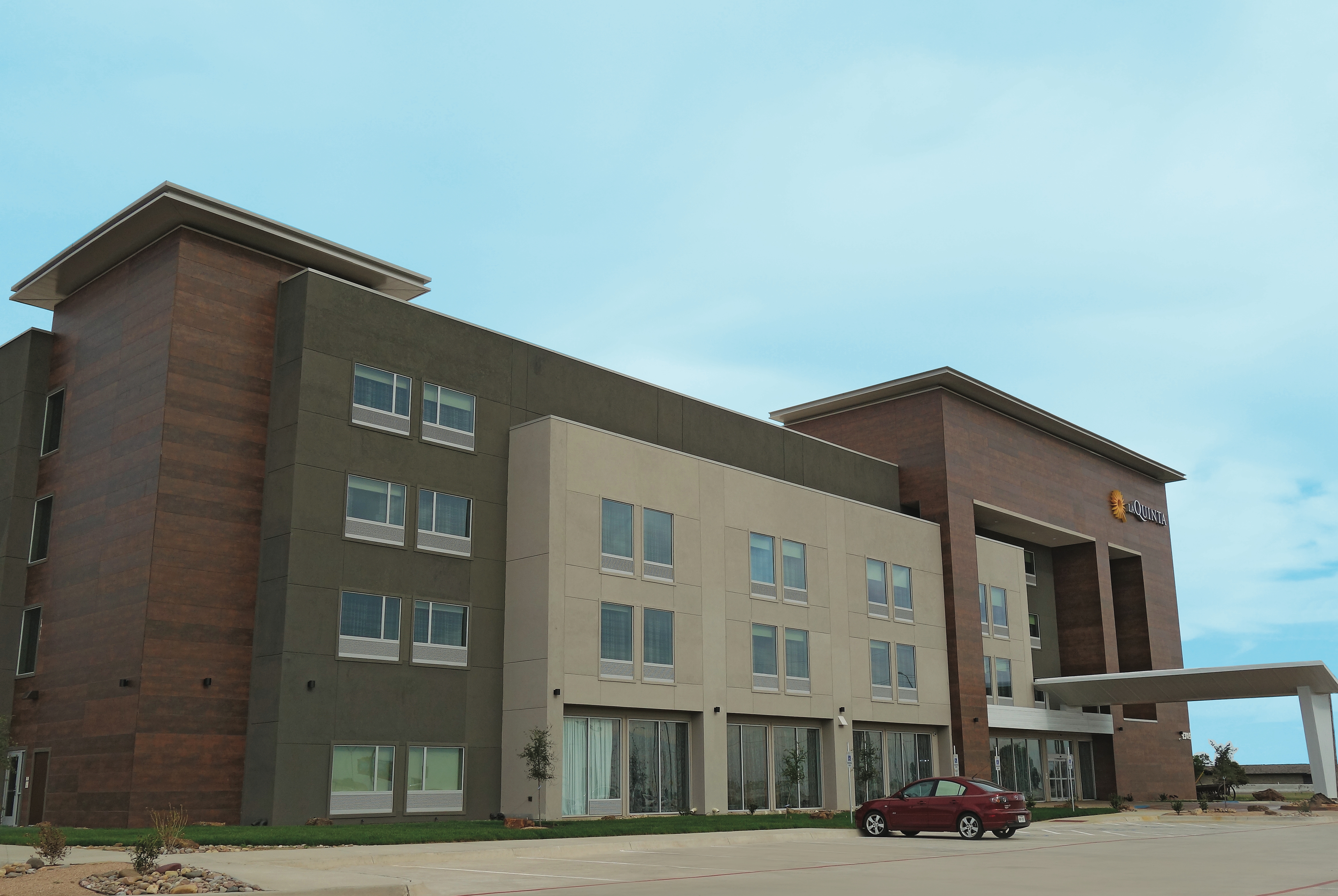 Exterior of La Quinta Inn & Suites by Wyndham Amarillo Airport hotel in Amarillo, Texas