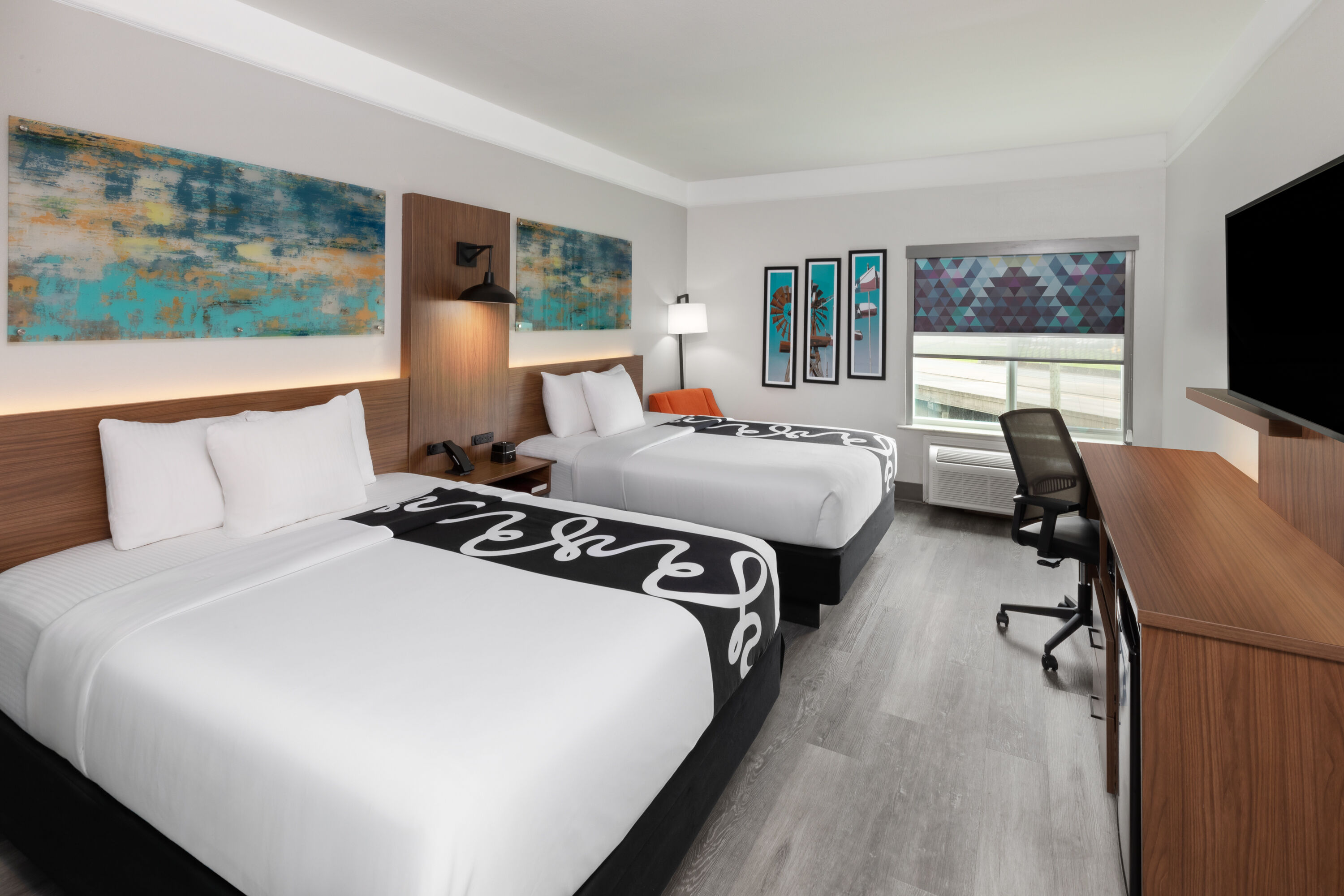 Guest room at the La Quinta Inn & Suites by Wyndham Angleton in Angleton, Texas