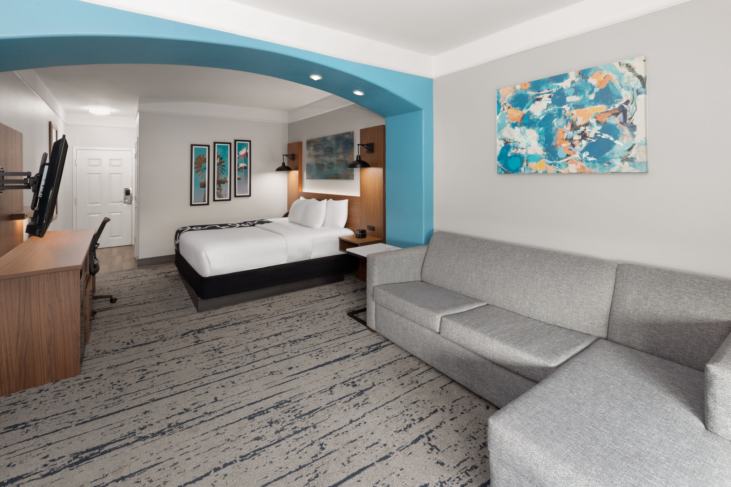 Guest room at the La Quinta Inn & Suites by Wyndham Angleton in Angleton, Texas