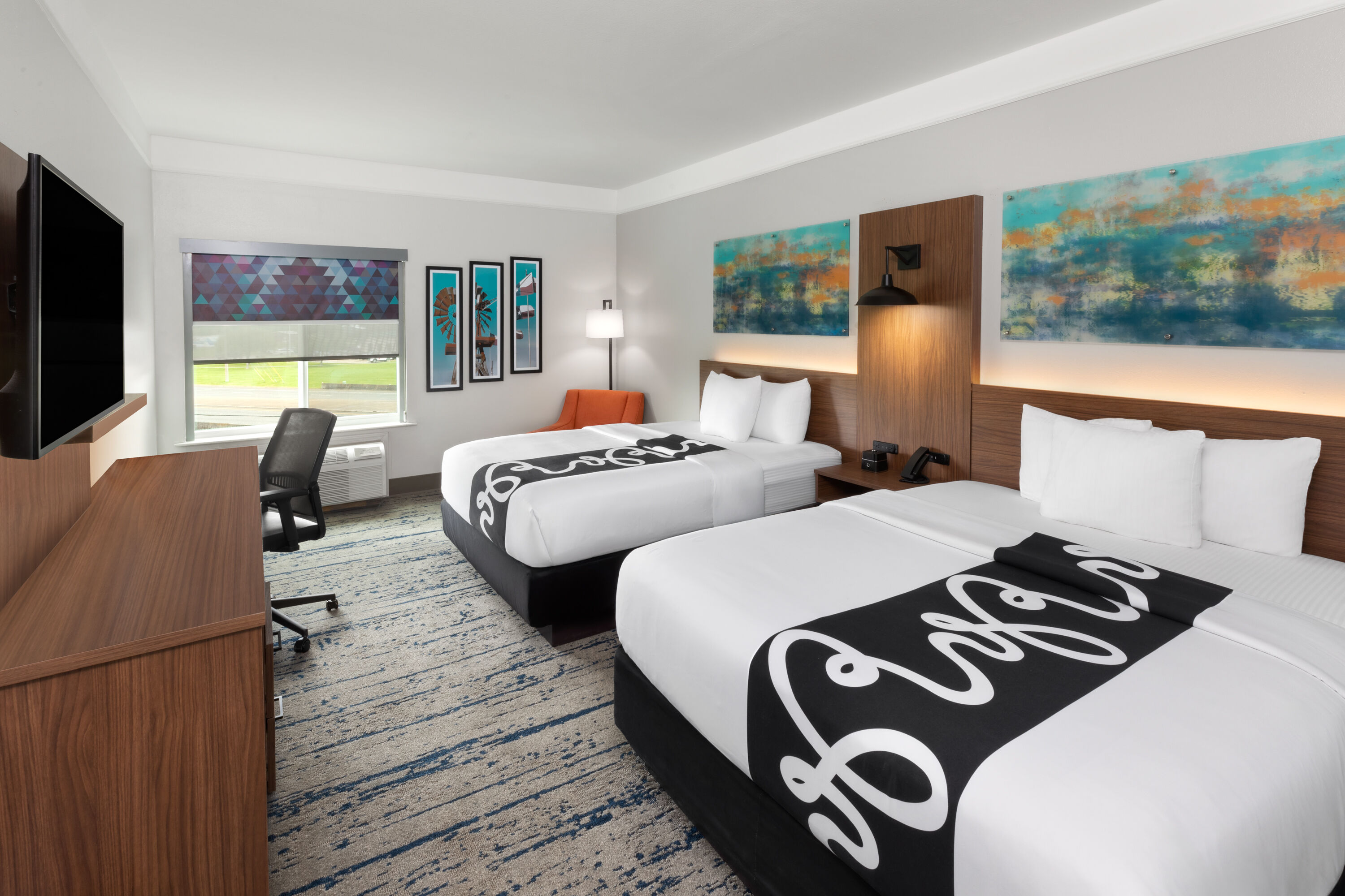 Guest room at the La Quinta Inn & Suites by Wyndham Angleton in Angleton, Texas