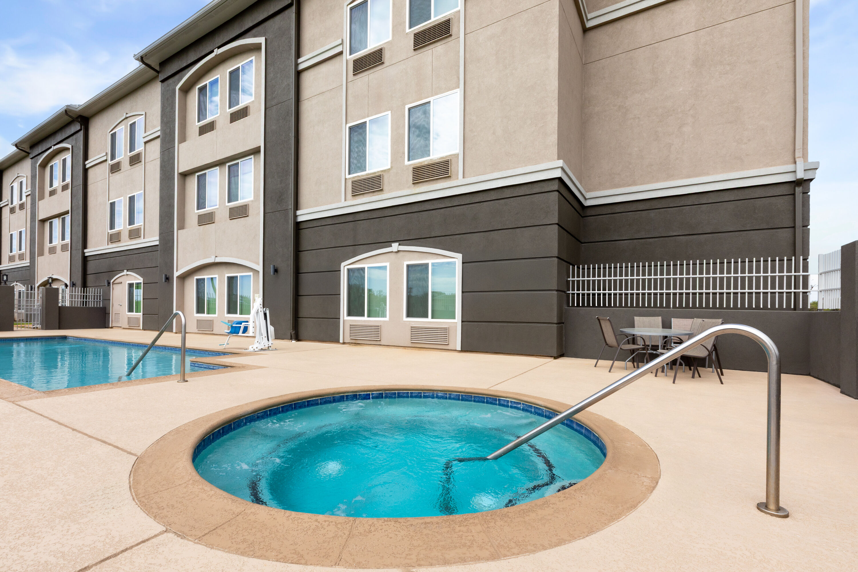 Hot tub at the La Quinta Inn & Suites by Wyndham Angleton in Angleton, Texas