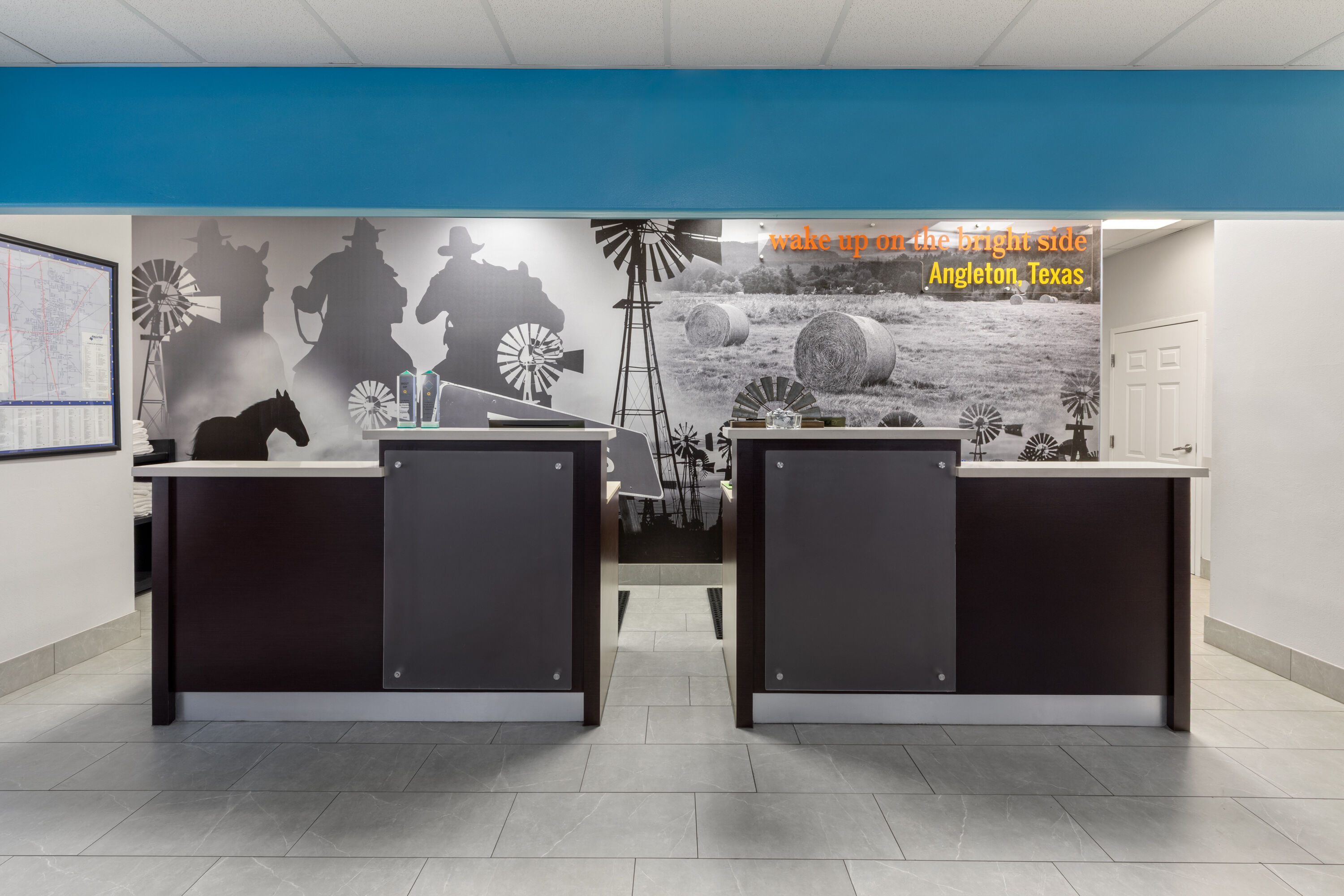 La Quinta Inn & Suites by Wyndham Angleton reception in Angleton, Texas