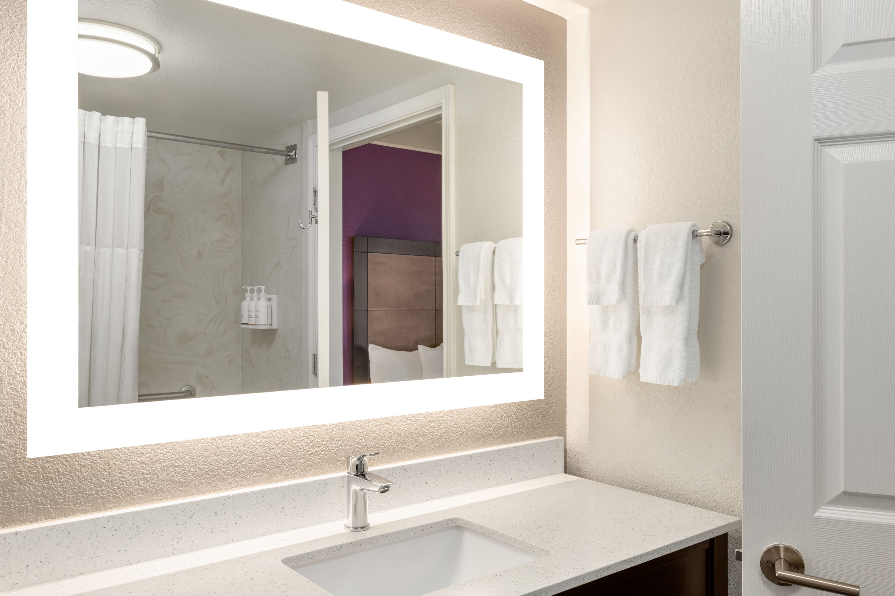 Guest room bath at the La Quinta Inn & Suites by Wyndham Arlington North 6 Flags Dr in Arlington, Texas