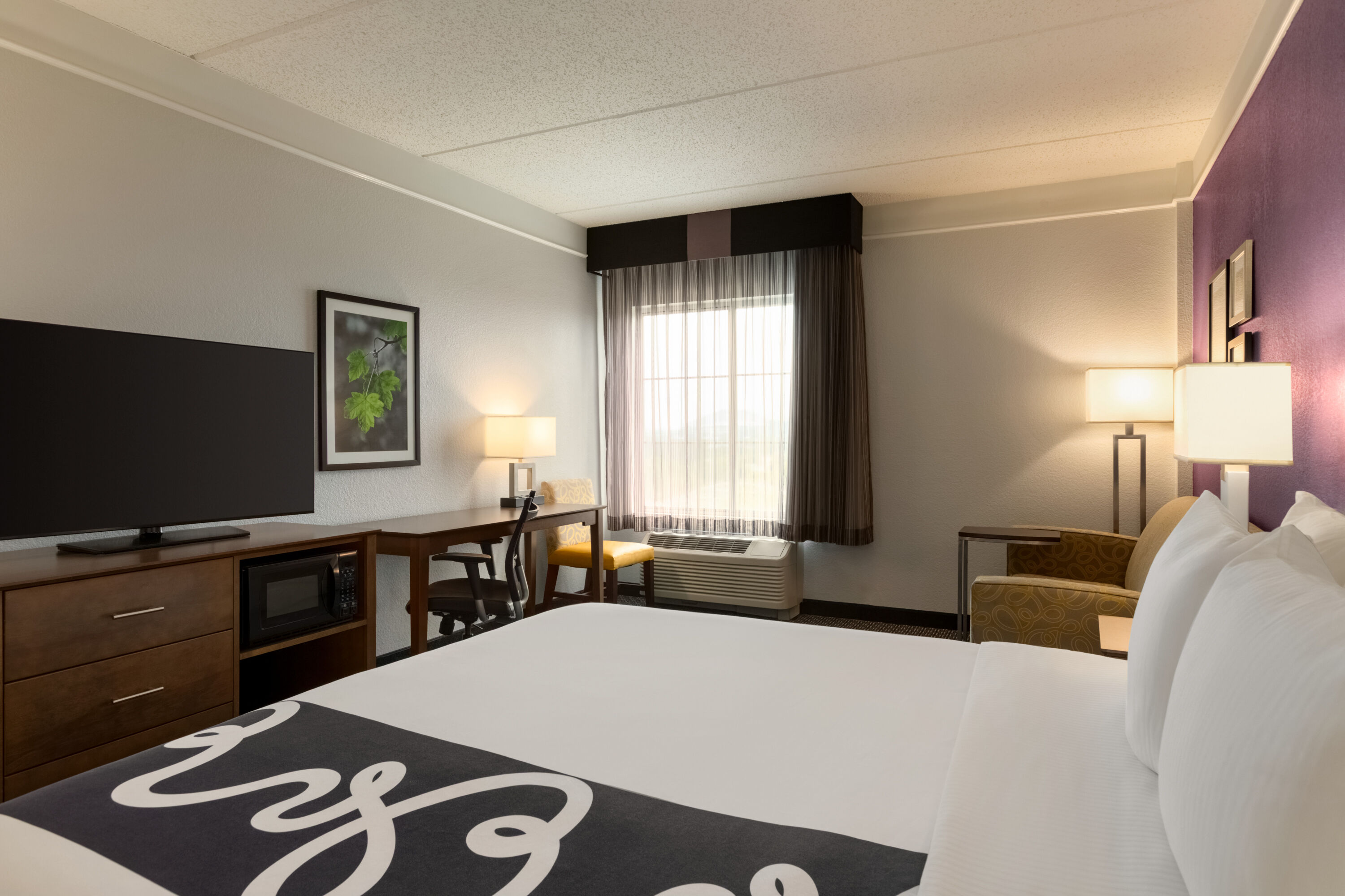 Guest room at the La Quinta Inn & Suites by Wyndham Arlington North 6 Flags Dr in Arlington, Texas