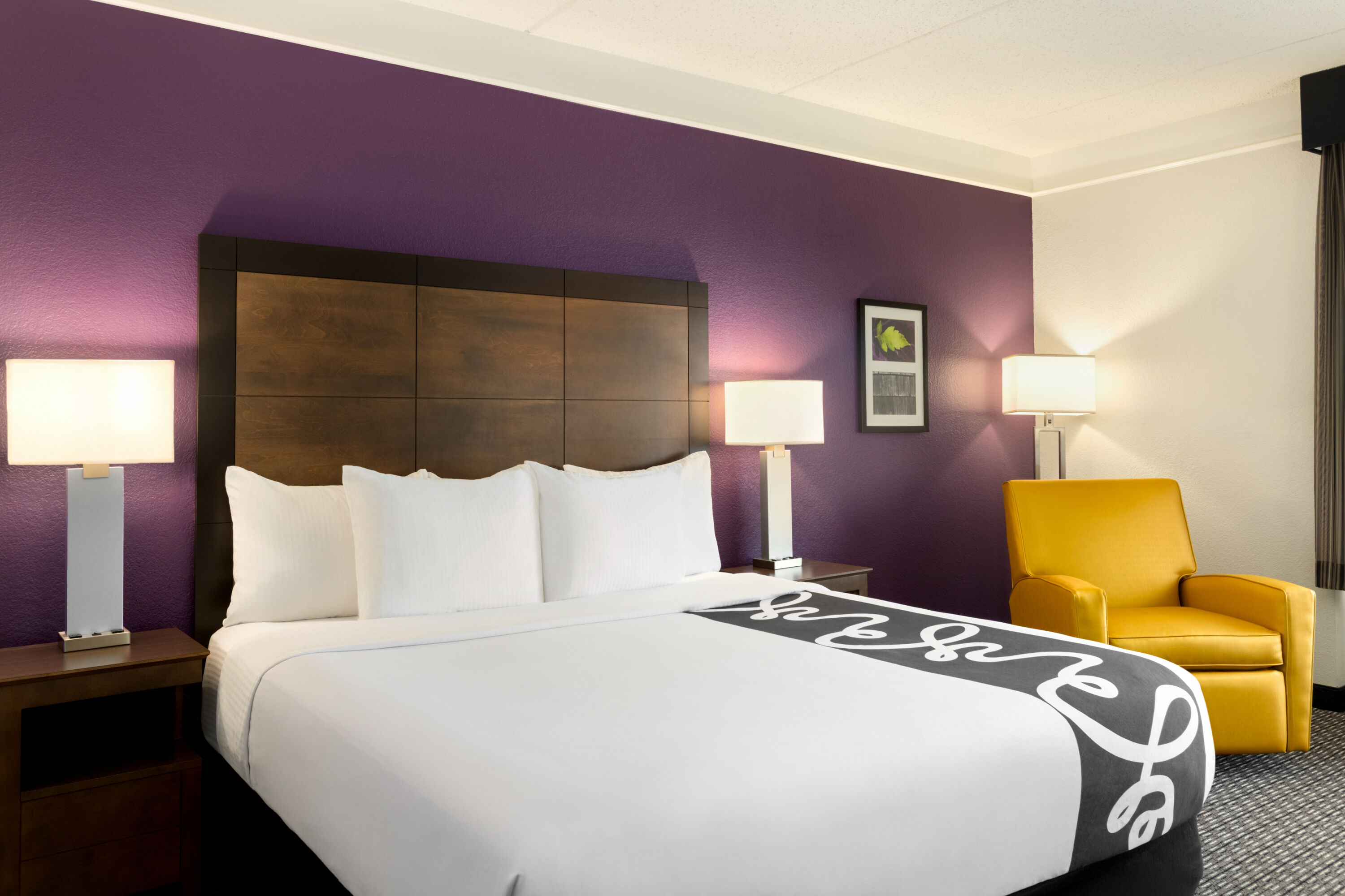 Guest room at the La Quinta Inn & Suites by Wyndham Arlington North 6 Flags Dr in Arlington, Texas