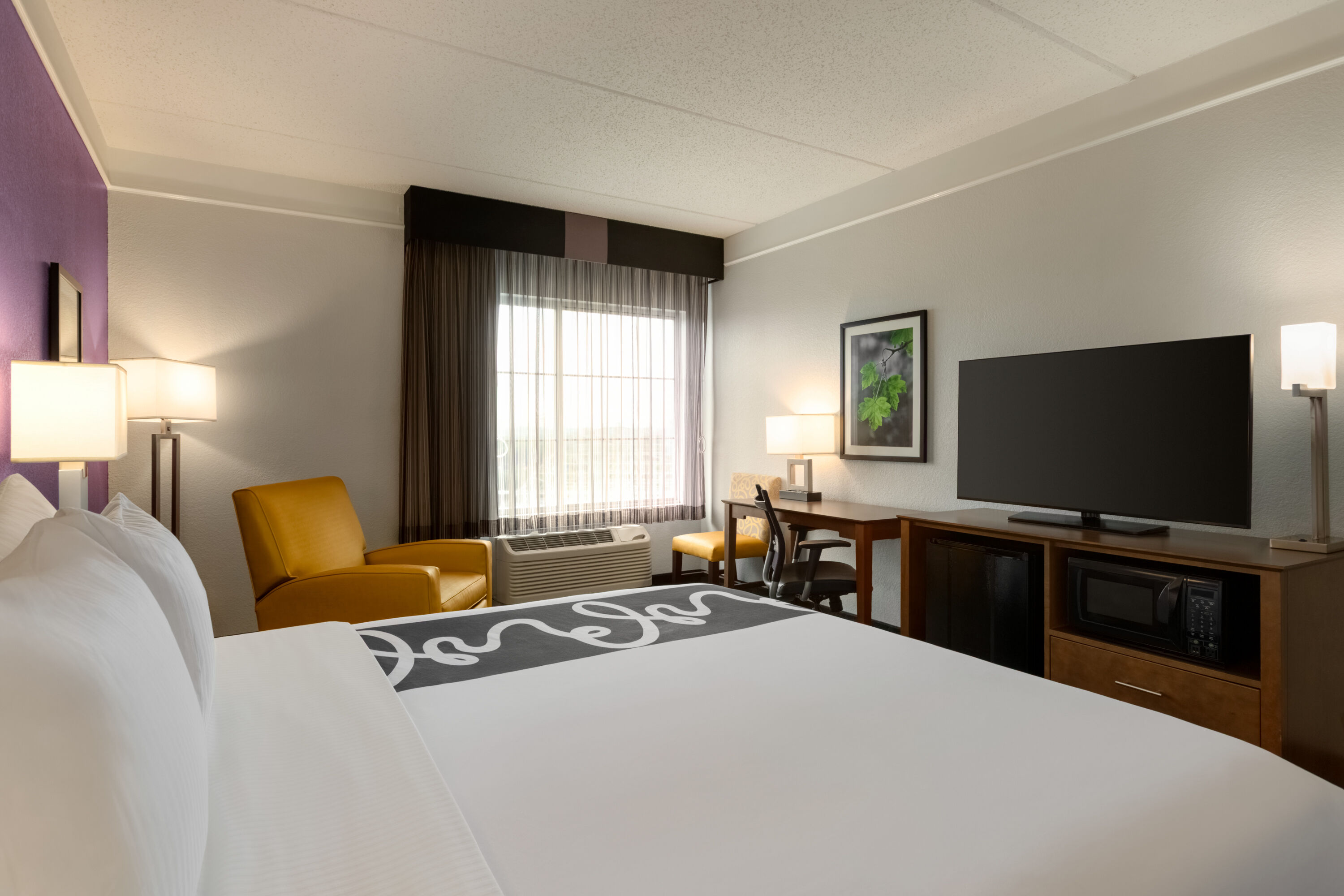 Guest room at the La Quinta Inn & Suites by Wyndham Arlington North 6 Flags Dr in Arlington, Texas