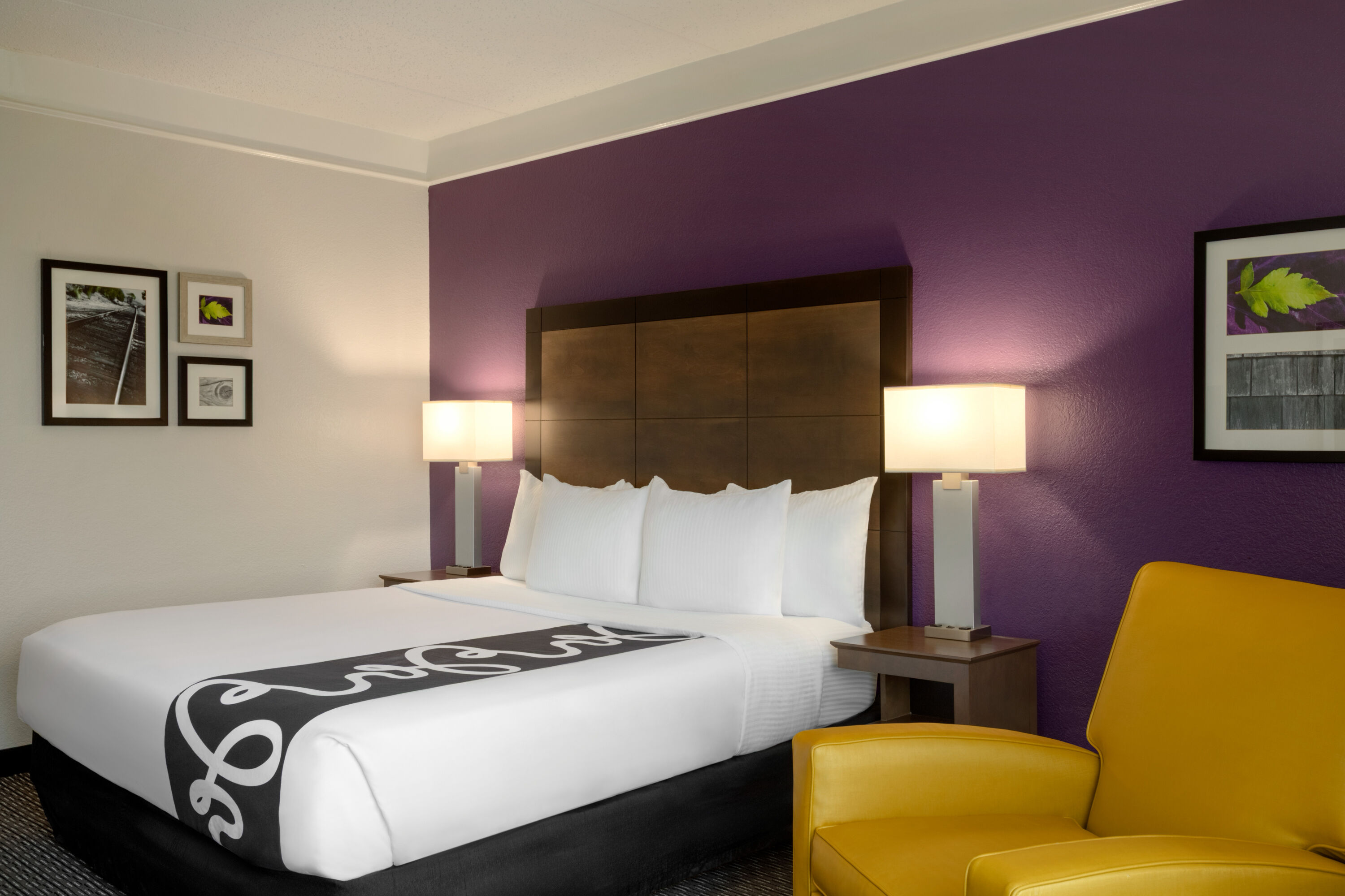 Guest room at the La Quinta Inn & Suites by Wyndham Arlington North 6 Flags Dr in Arlington, Texas