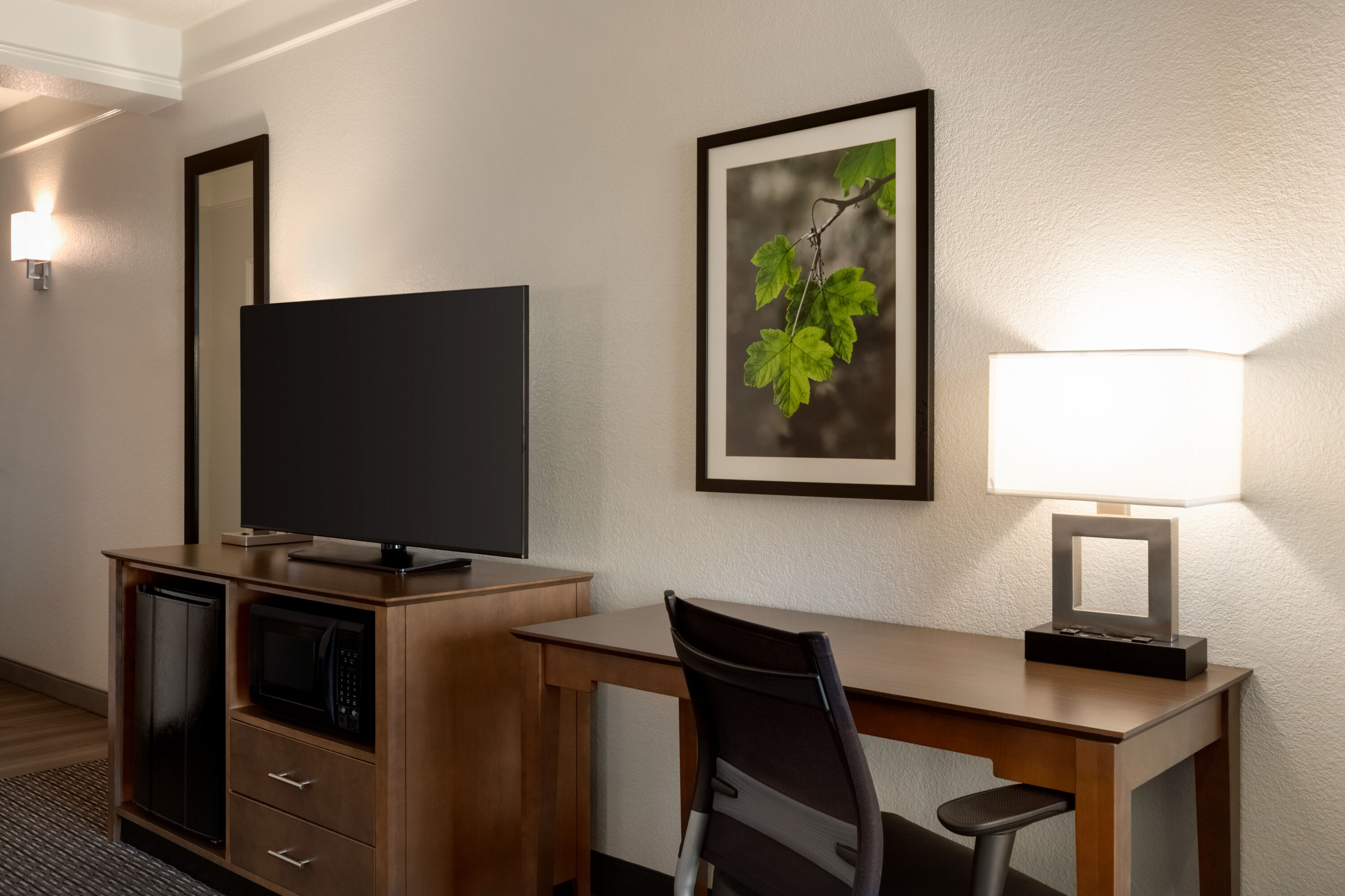 Guest room feature at the La Quinta Inn & Suites by Wyndham Arlington North 6 Flags Dr in Arlington, Texas