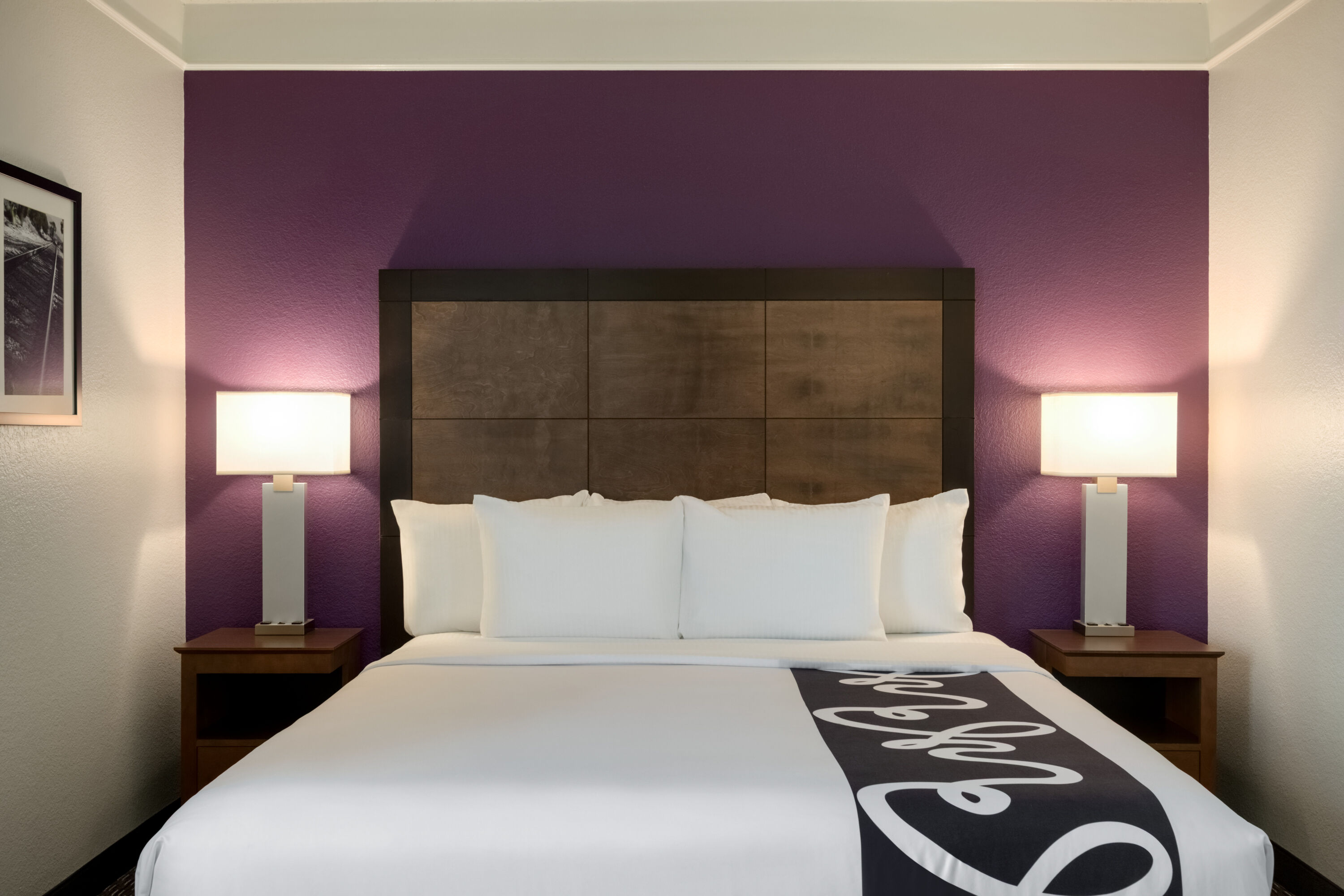 La Quinta Inn & Suites by Wyndham Arlington North 6 Flags Dr suite in Arlington, Texas