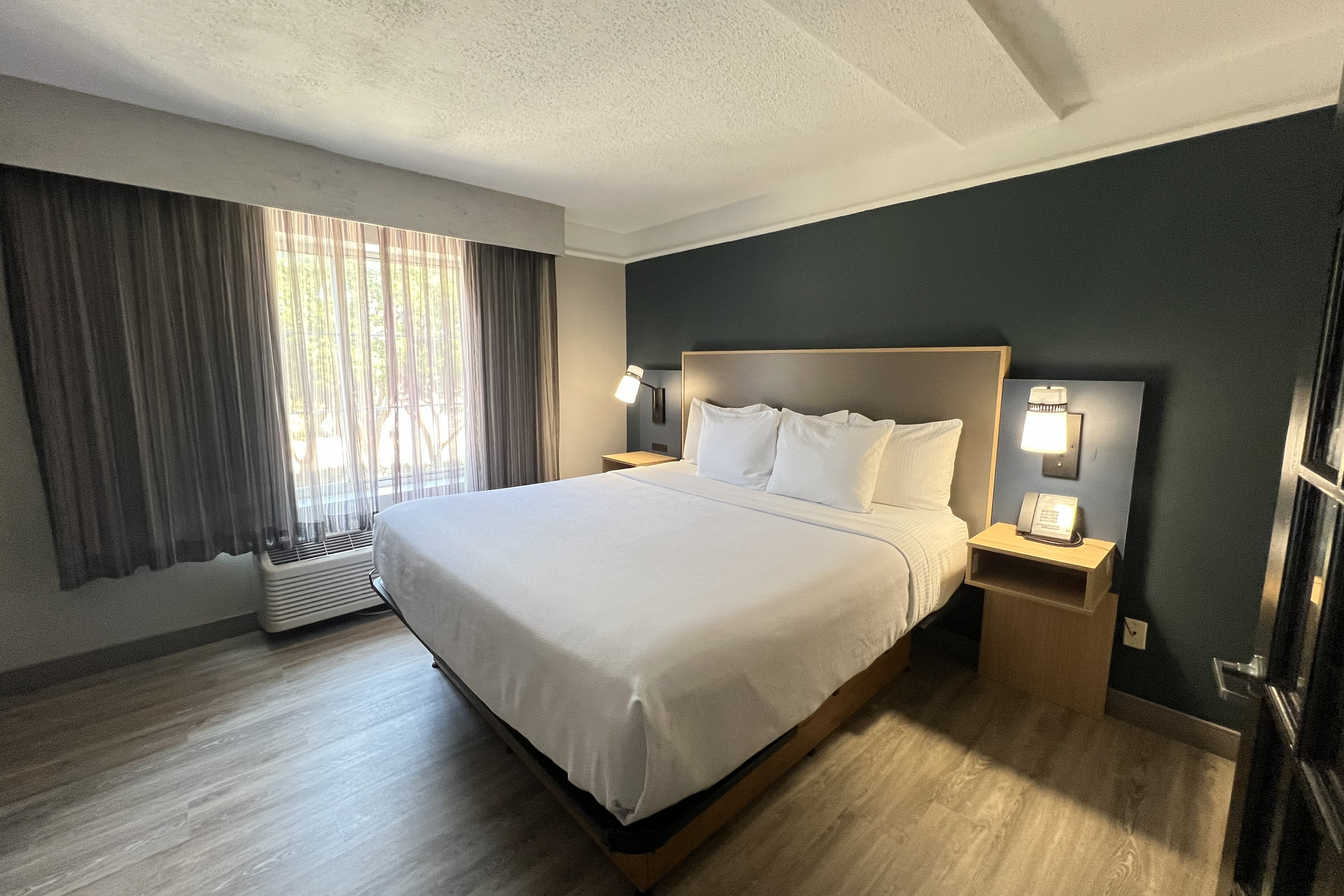 Guest room at the La Quinta Inn & Suites by Wyndham Dallas Arlington South in Arlington, Texas