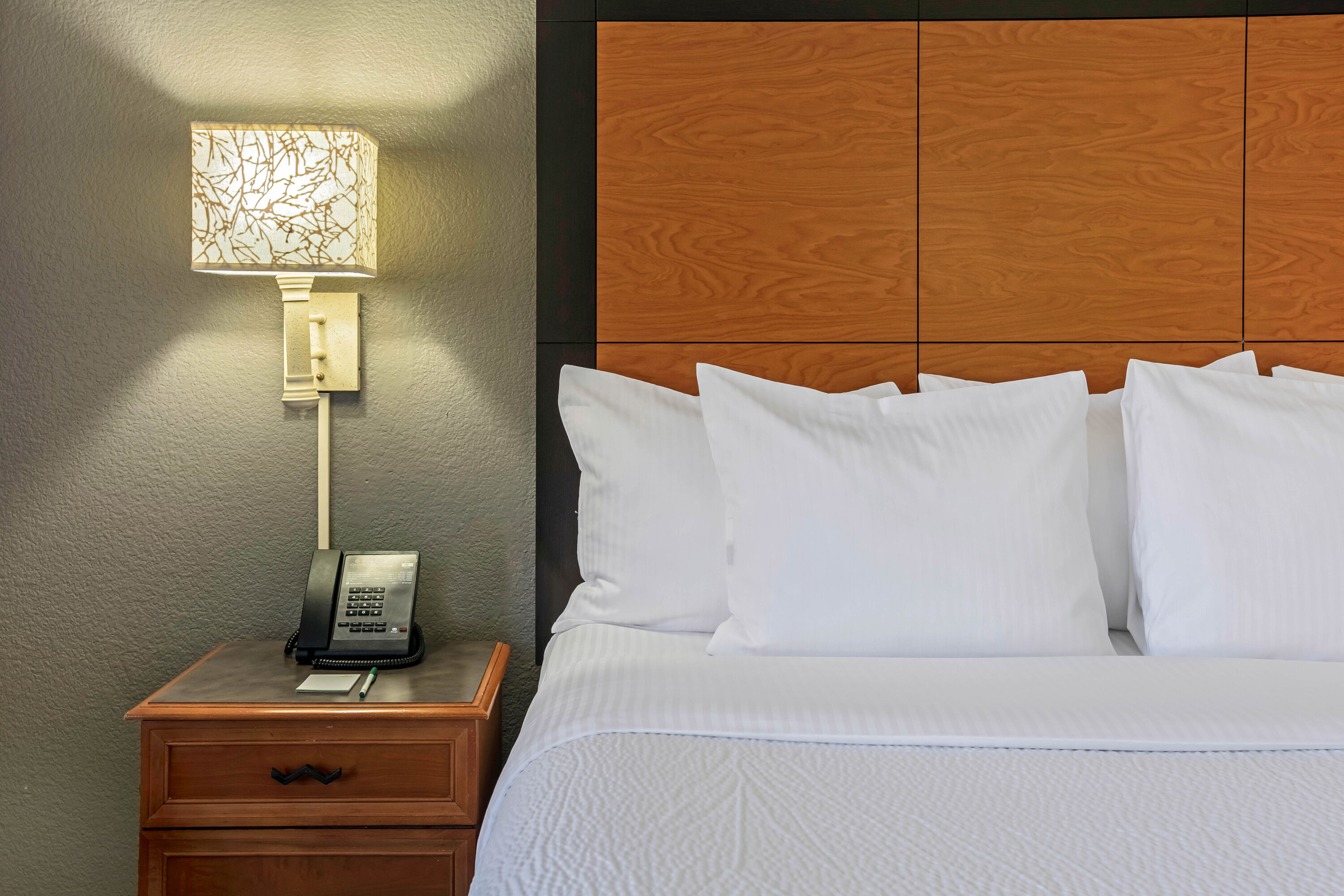 Guest room feature at the La Quinta Inn & Suites by Wyndham Dallas Arlington South in Arlington, Texas