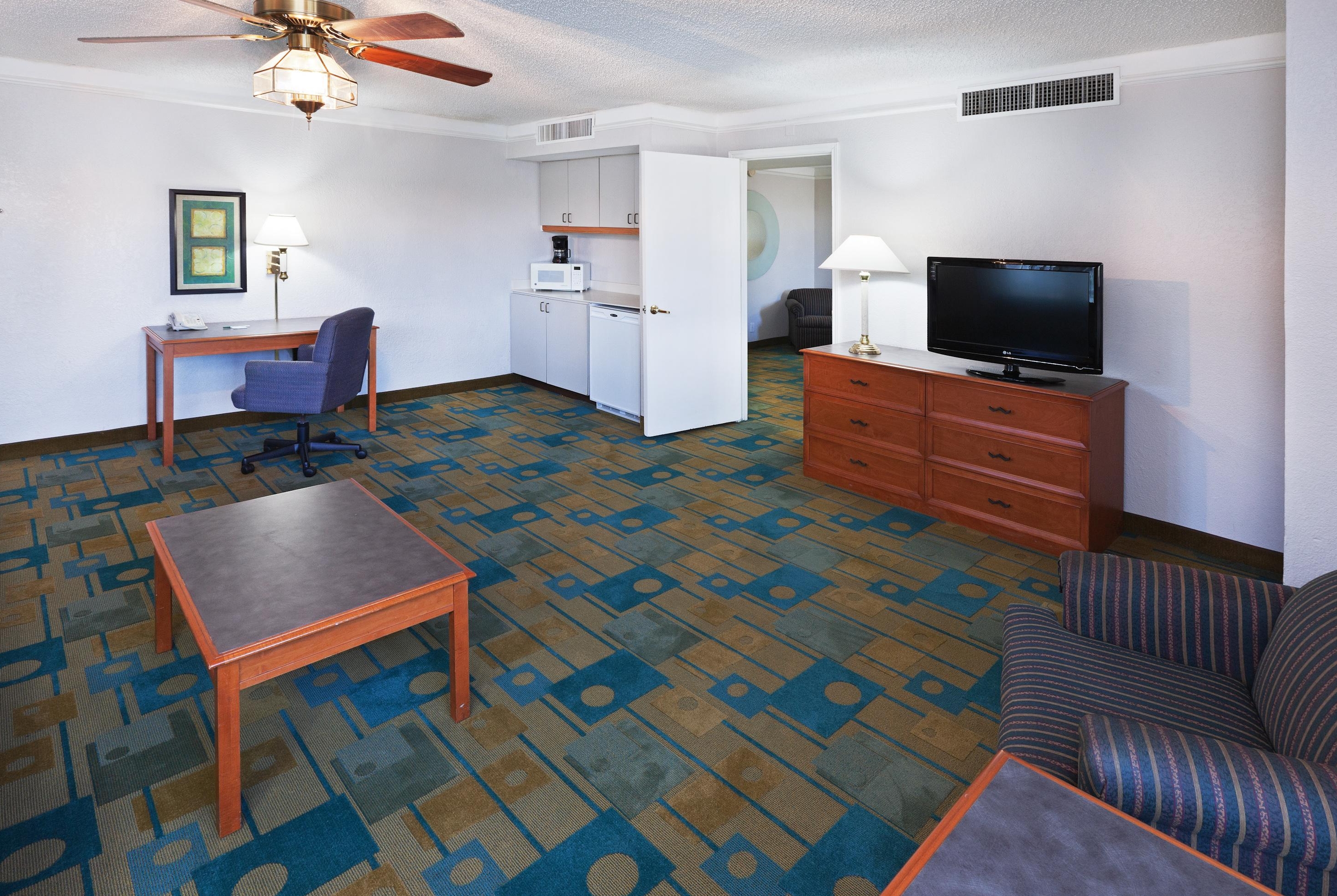 La Quinta Inn by Wyndham Austin Oltorf suite in Austin, Texas