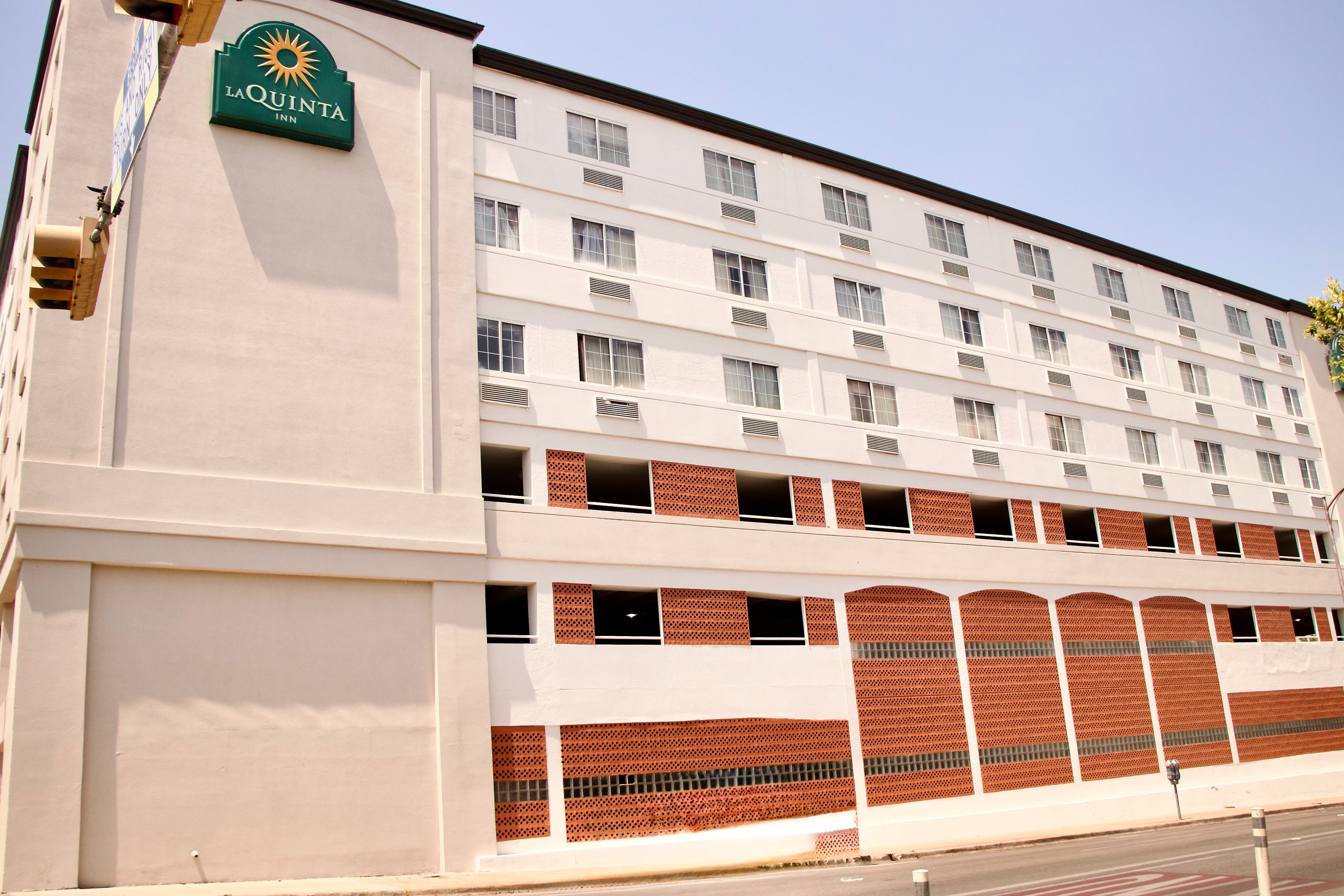 Exterior of La Quinta Inn by Wyndham Austin Capitol / Downtown hotel in Austin, Texas