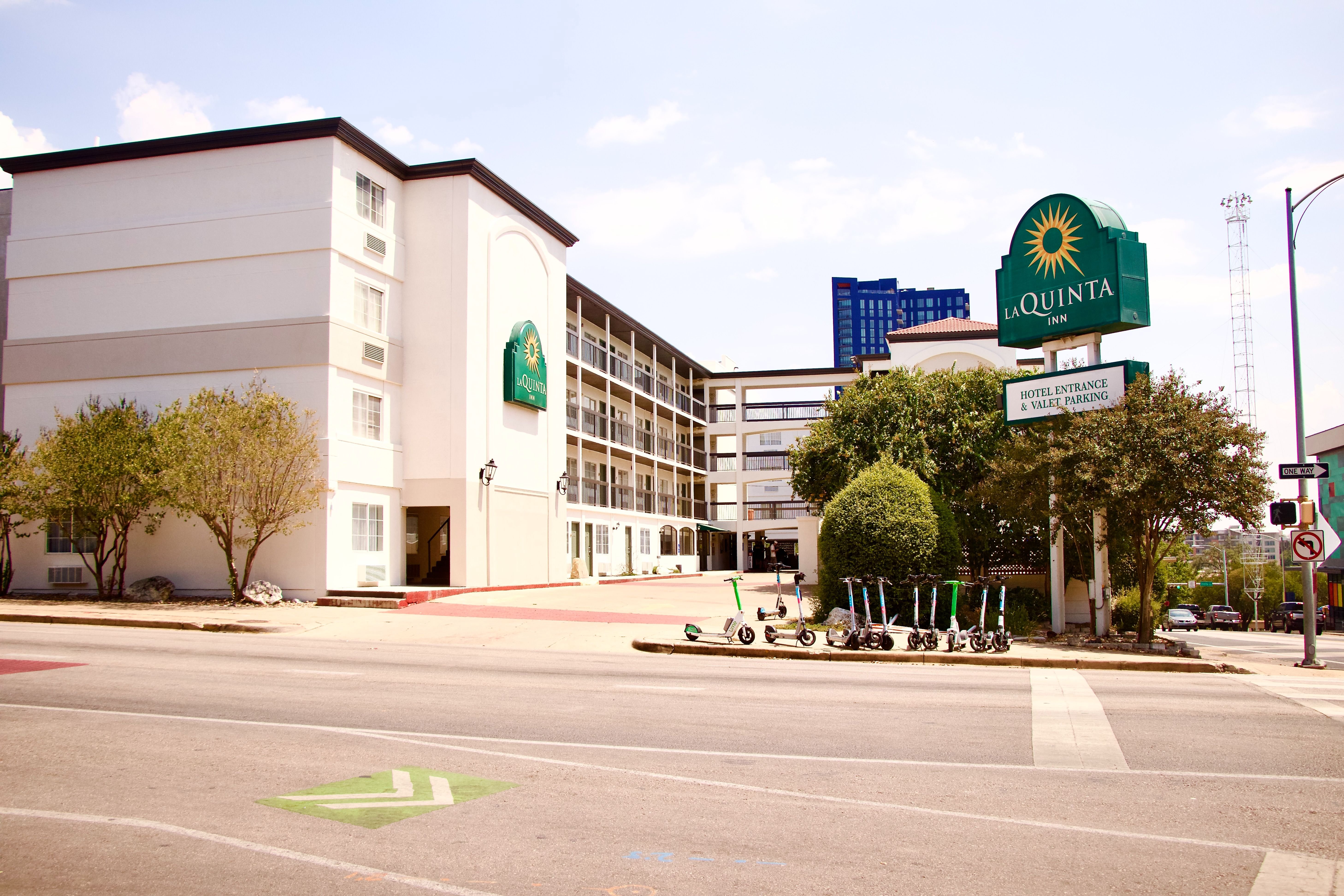 Exterior of La Quinta Inn by Wyndham Austin Capitol / Downtown hotel in Austin, Texas