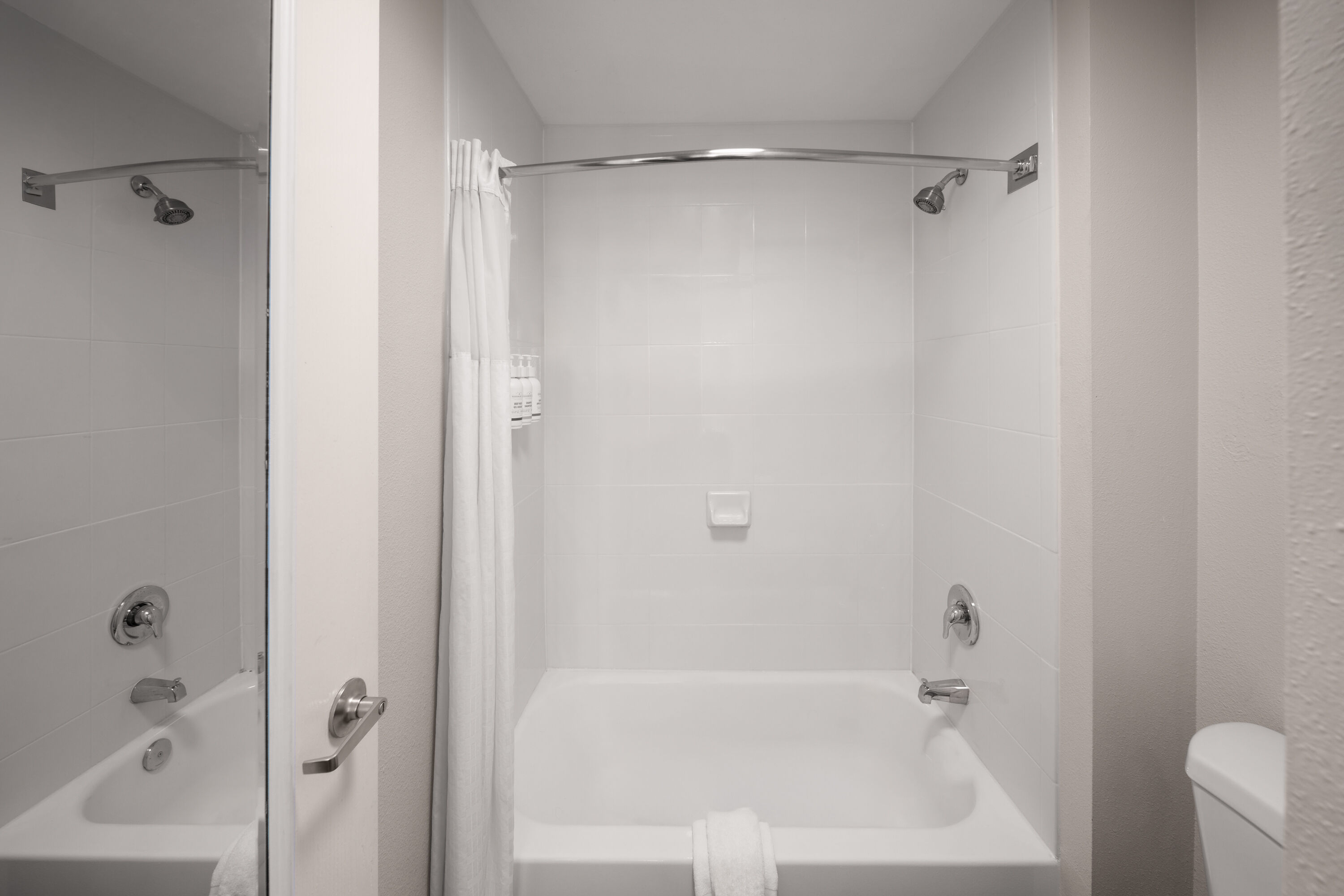 Guest room bath at the La Quinta Inn & Suites by Wyndham Austin Round Rock in Austin, Texas