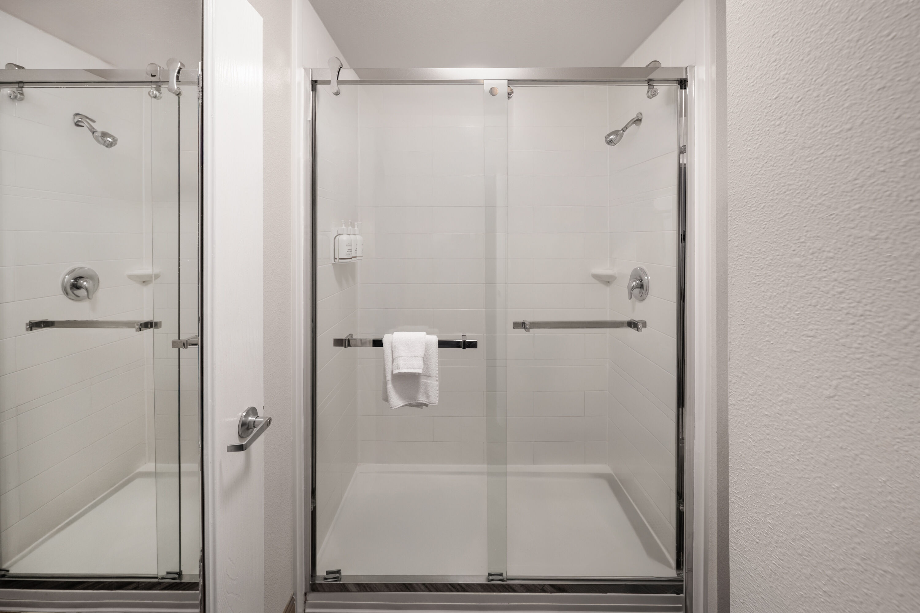 Guest room bath at the La Quinta Inn & Suites by Wyndham Austin Round Rock in Austin, Texas