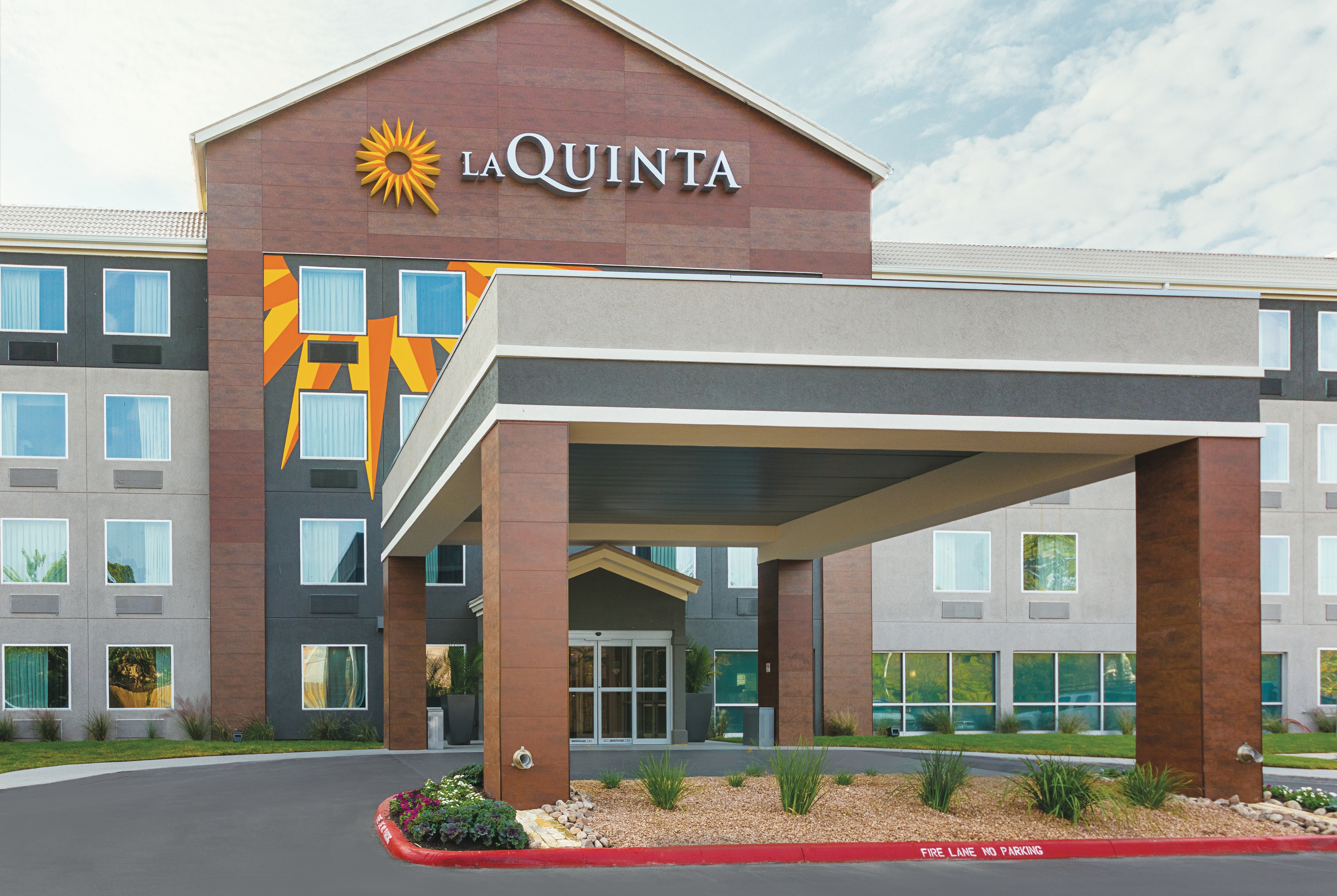 Exterior of La Quinta Inn & Suites by Wyndham Austin Round Rock hotel in Austin, Texas