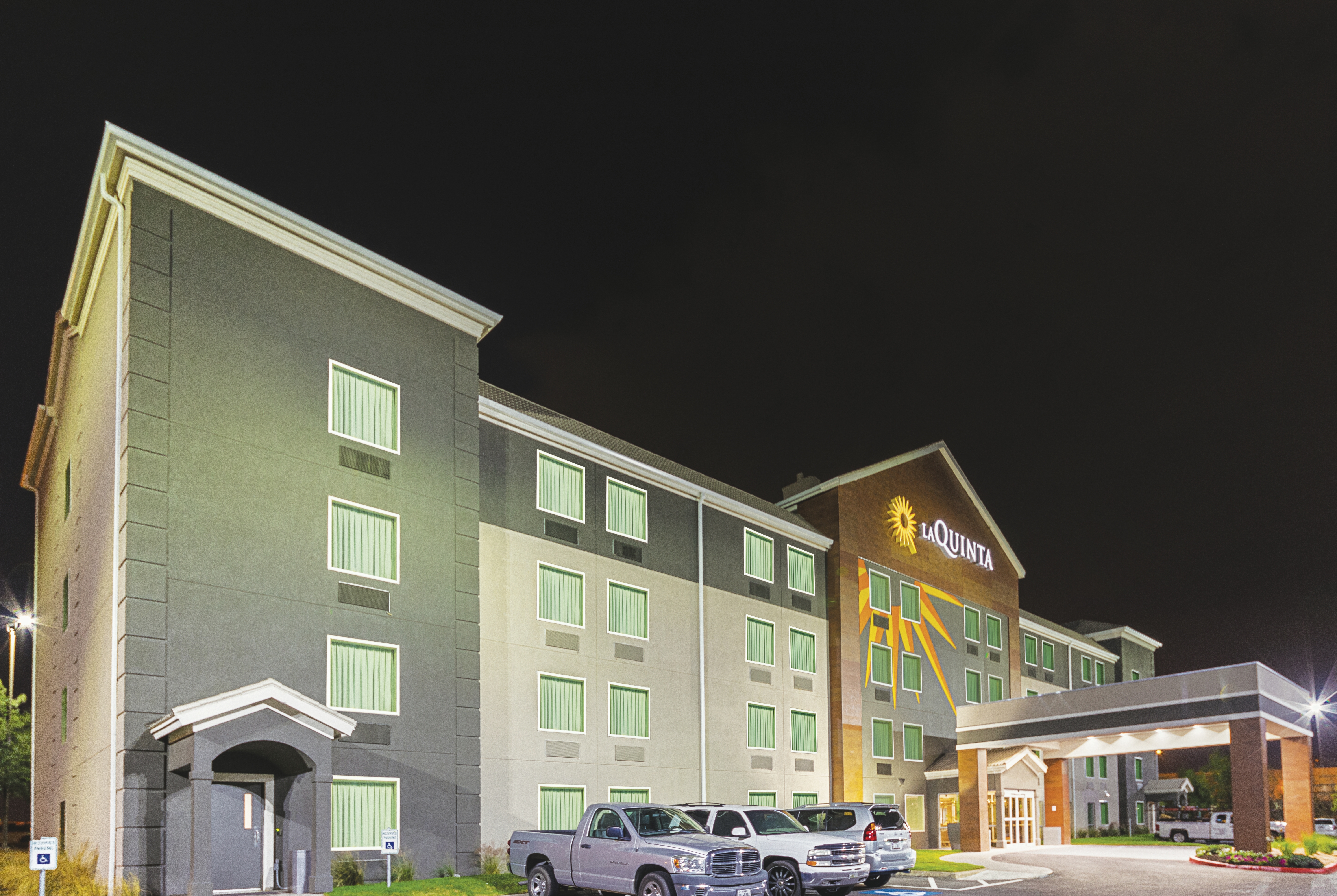 Exterior of La Quinta Inn & Suites by Wyndham Austin Round Rock hotel in Austin, Texas