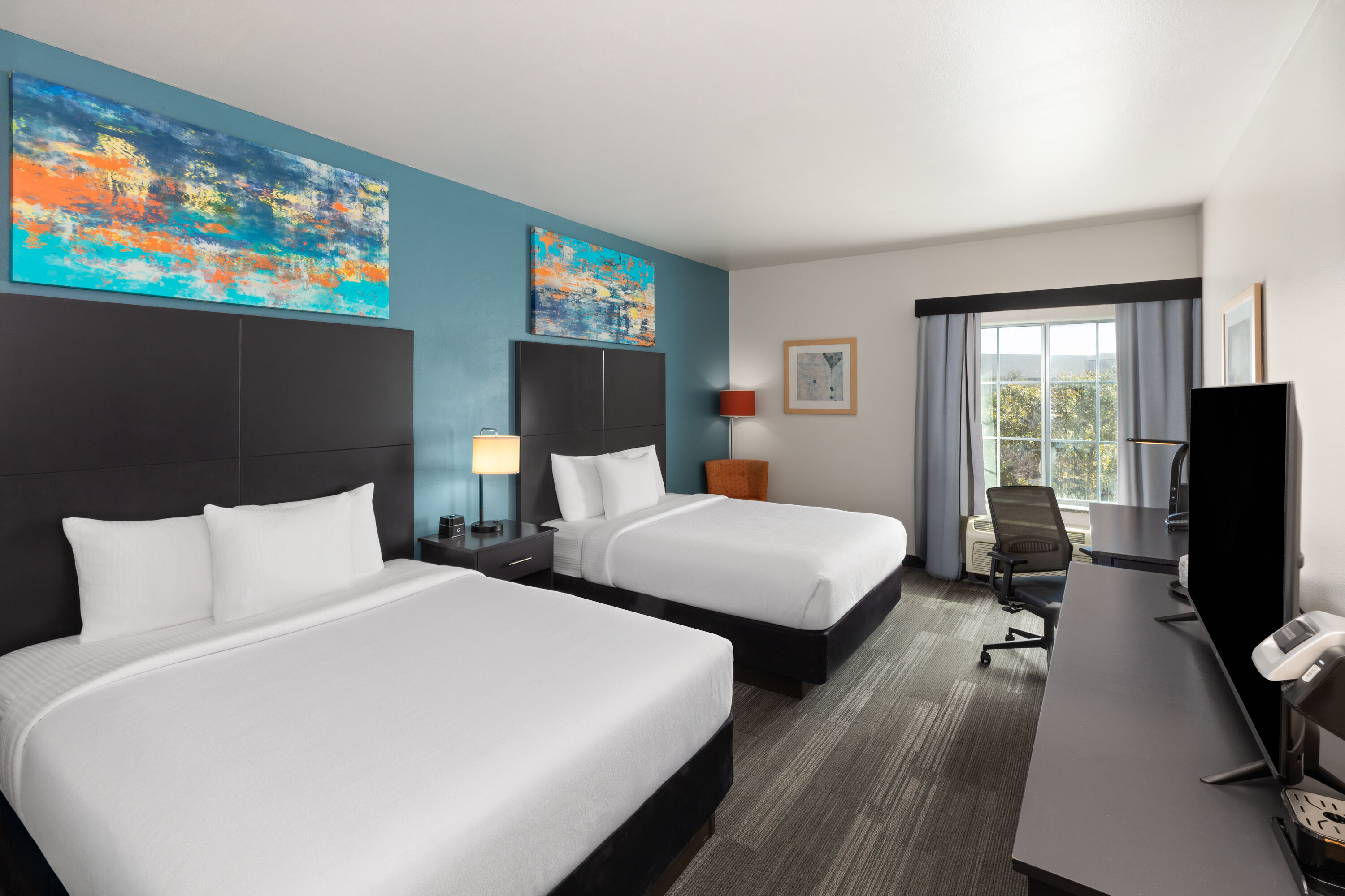 Guest room at the La Quinta Inn & Suites by Wyndham Austin NW/Lakeline Mall in Austin, Texas