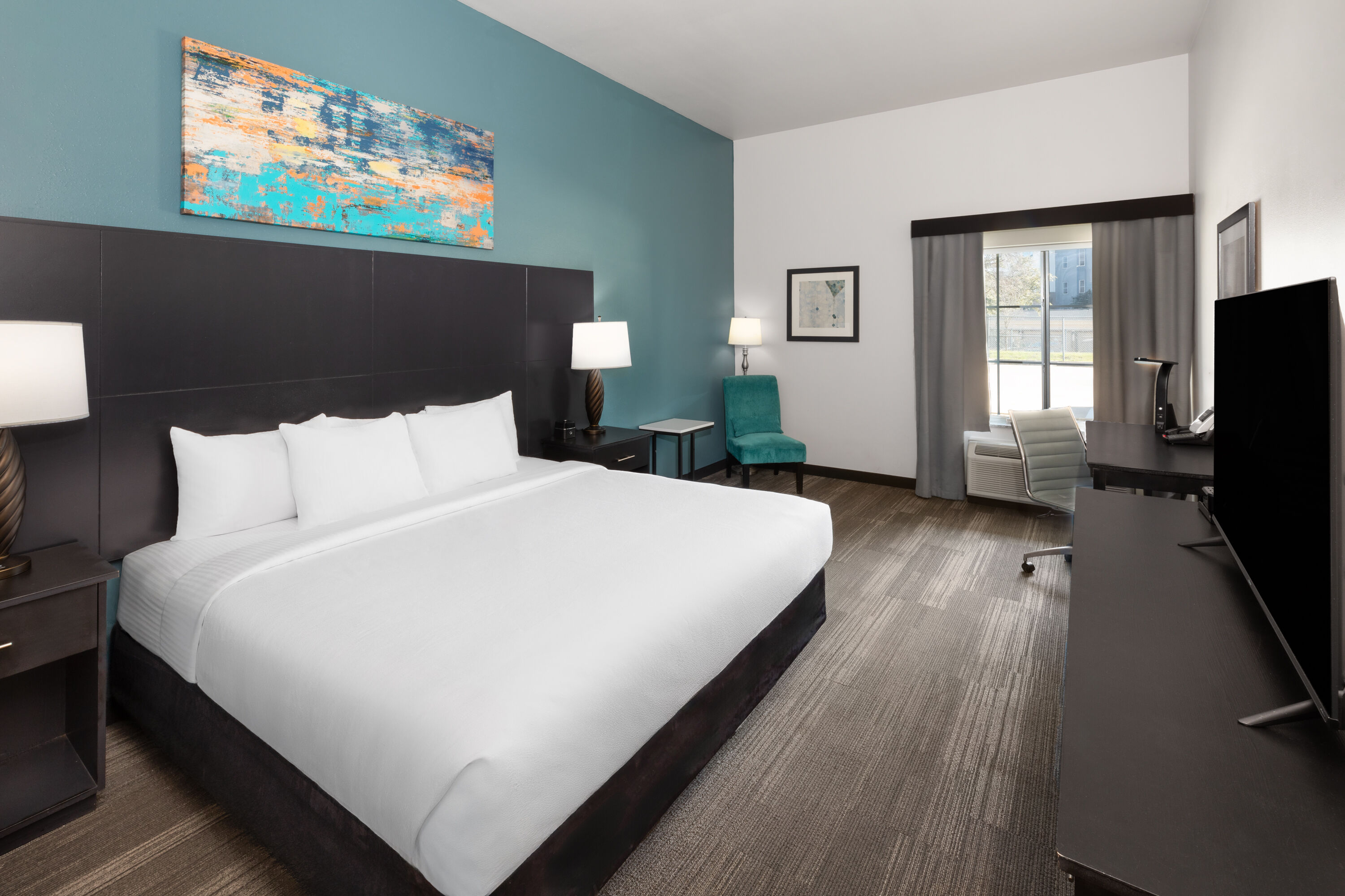 Guest room at the La Quinta Inn & Suites by Wyndham Austin NW/Lakeline Mall in Austin, Texas