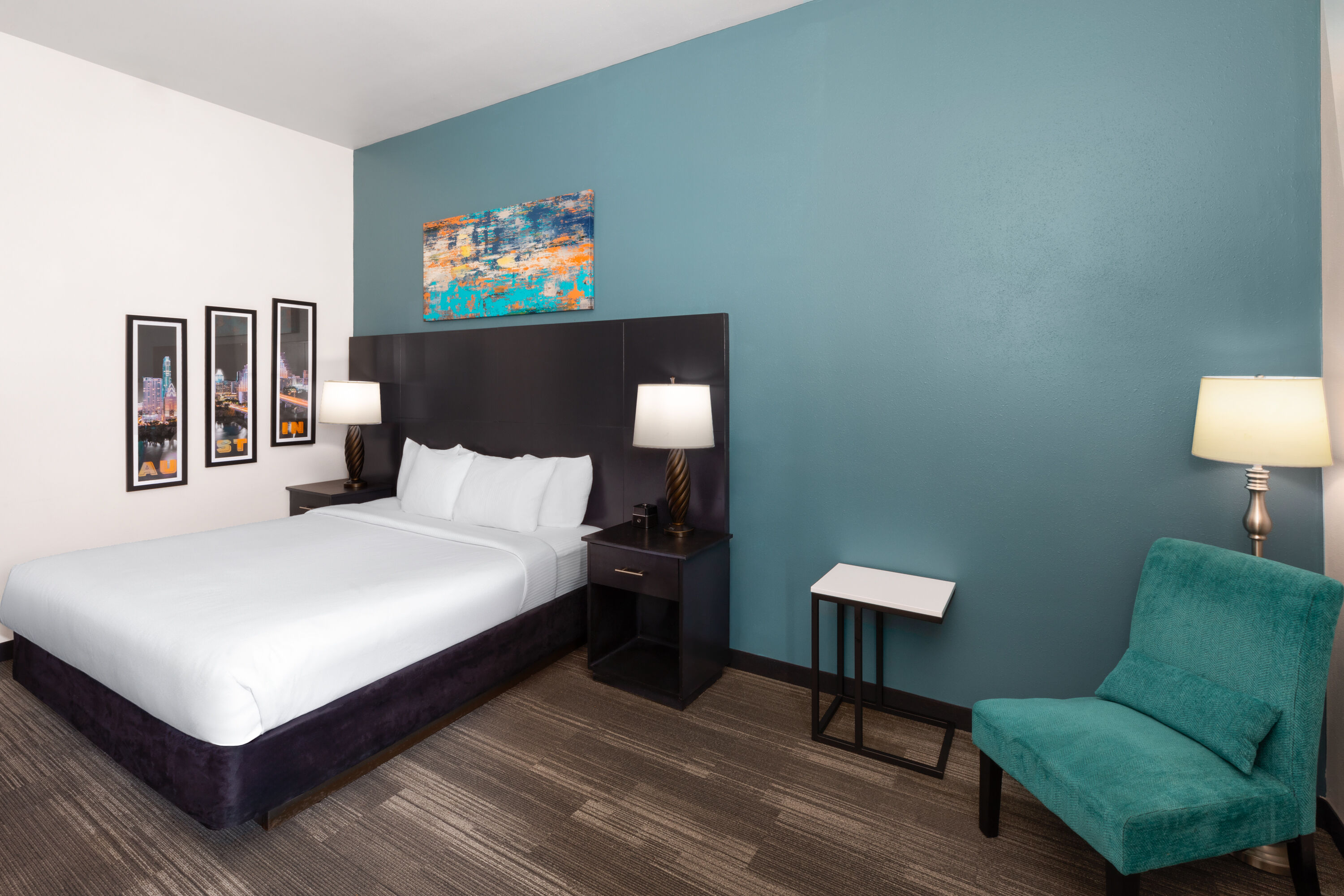 Guest room at the La Quinta Inn & Suites by Wyndham Austin NW/Lakeline Mall in Austin, Texas