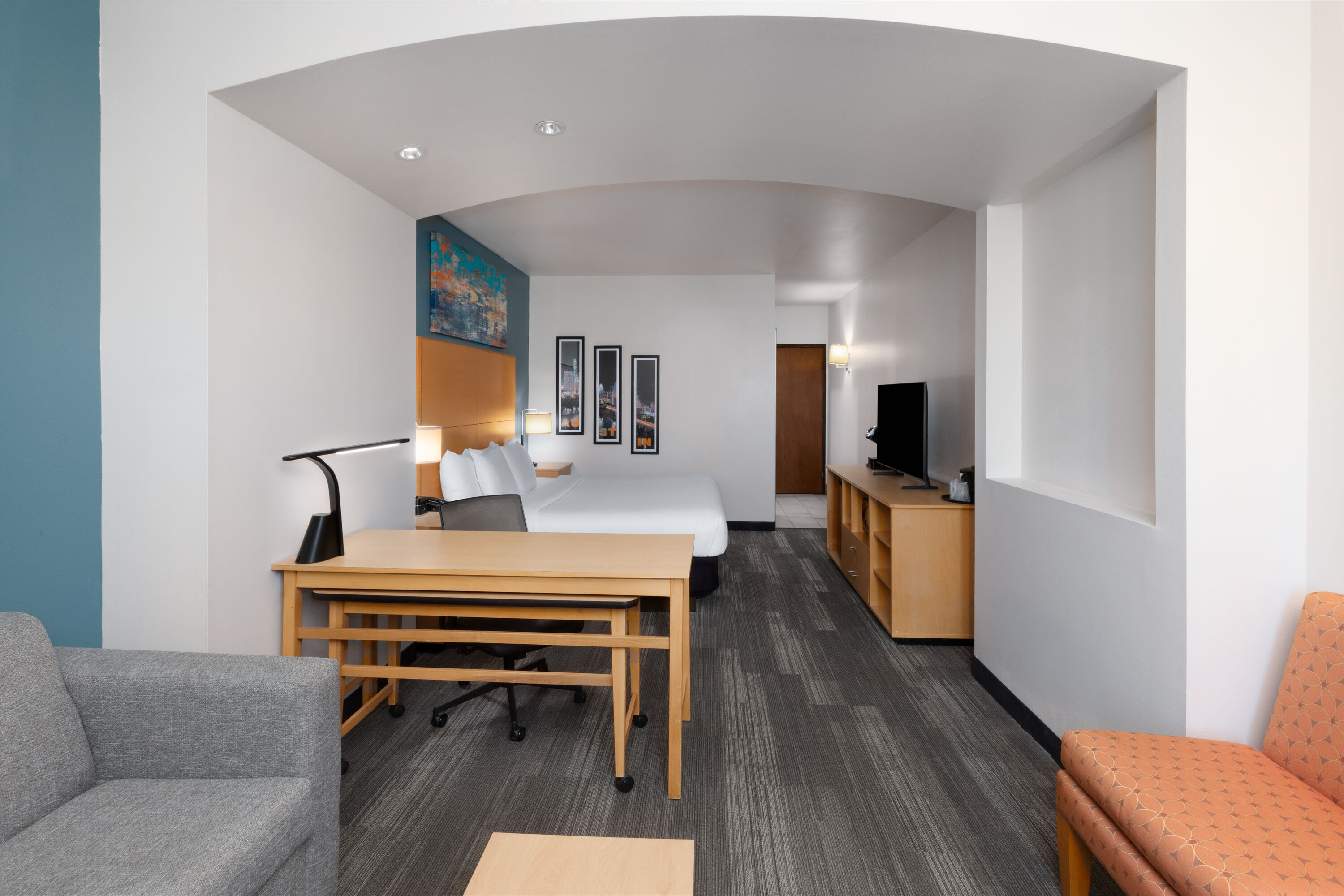 Guest room at the La Quinta Inn & Suites by Wyndham Austin NW/Lakeline Mall in Austin, Texas