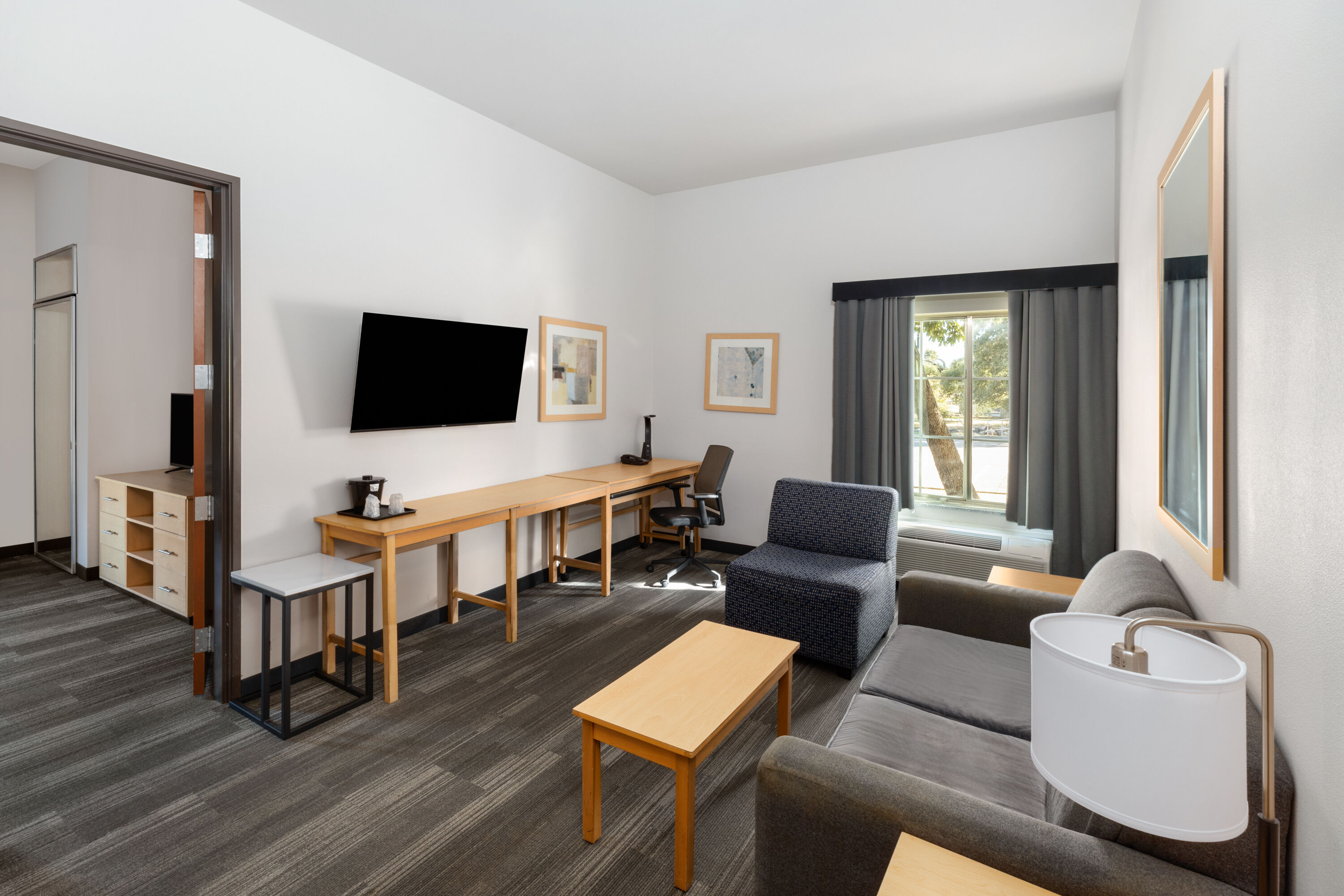 La Quinta Inn & Suites by Wyndham Austin NW/Lakeline Mall suite in Austin, Texas