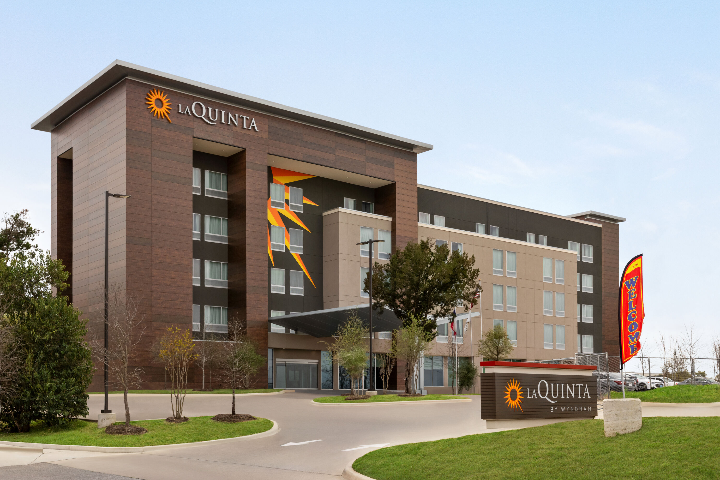 Exterior of La Quinta Inn & Suites by Wyndham Austin South hotel in Austin, Texas
