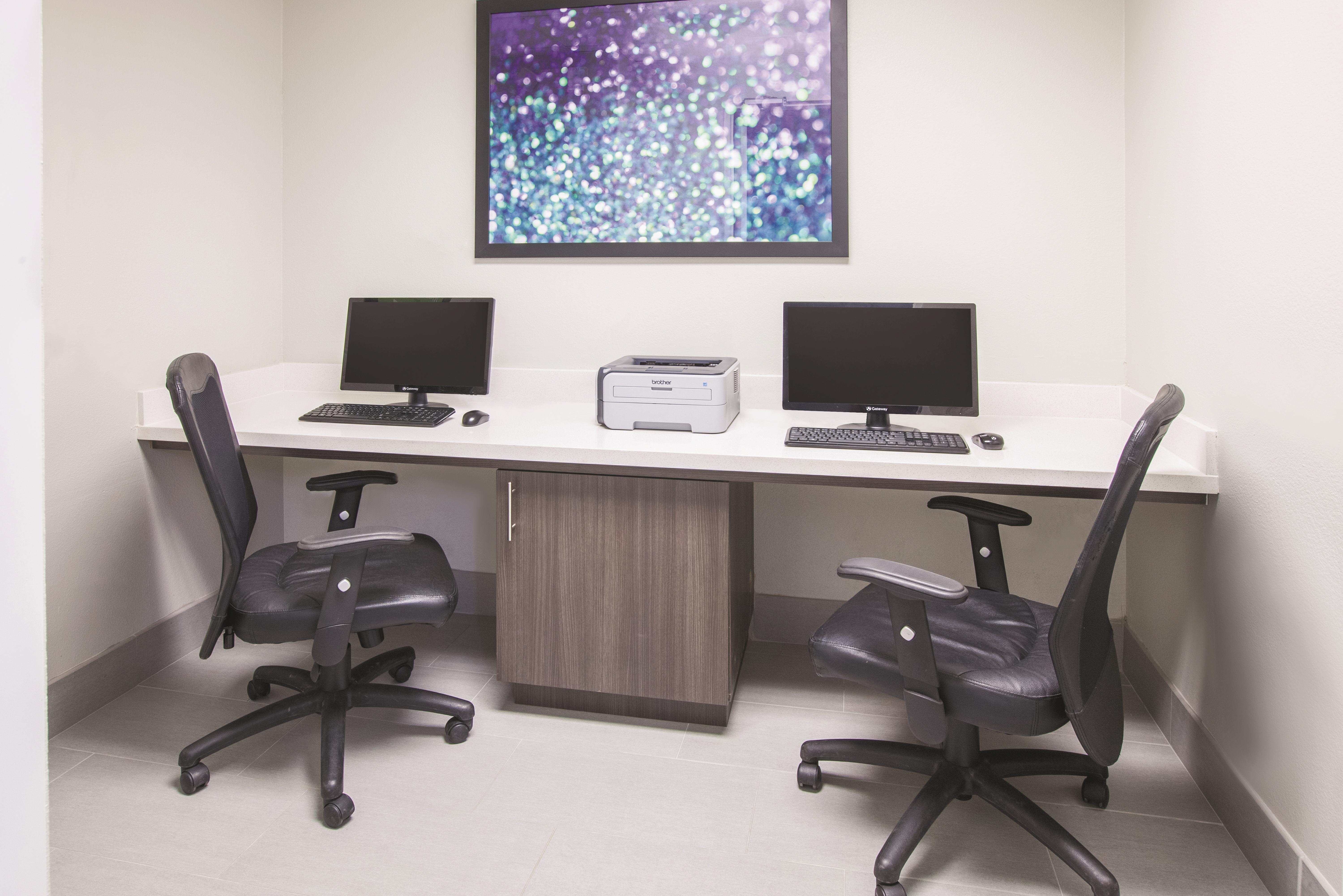 La Quinta Inn & Suites by Wyndham Bay City business center in Bay City, Texas