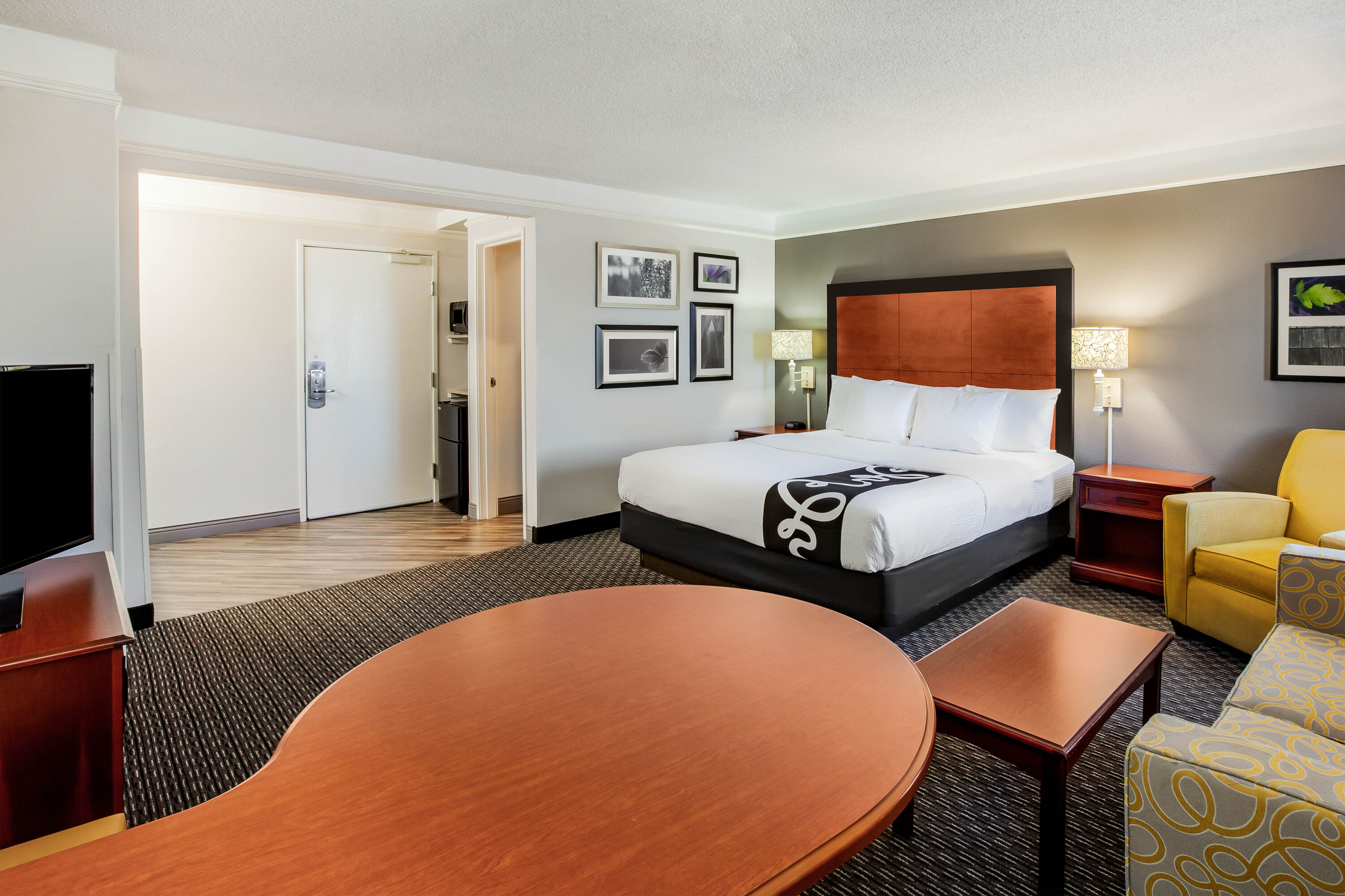 La Quinta Inn & Suites by Wyndham Houston Baytown East suite in Baytown, Texas