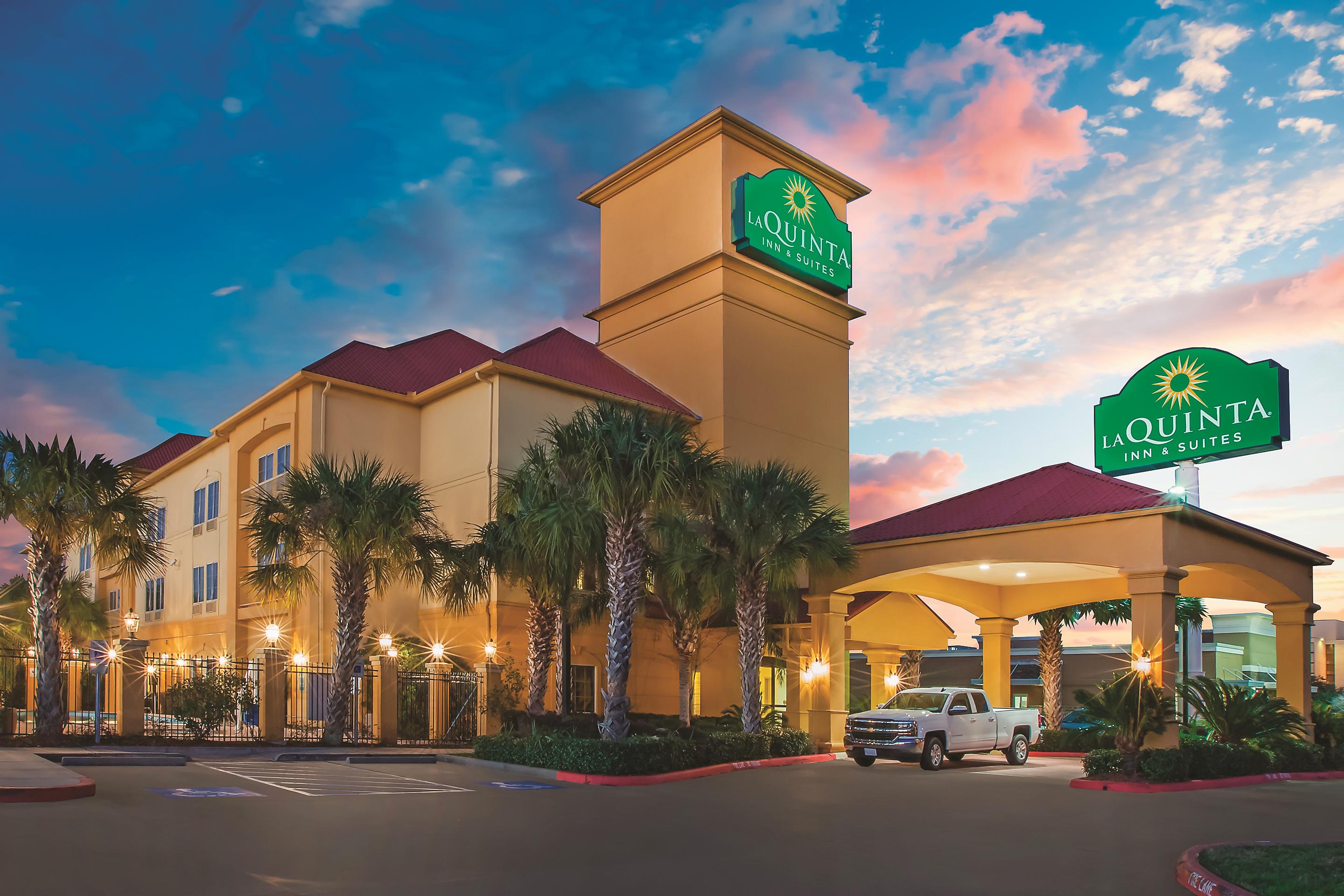 La Quinta Inn & Suites by Wyndham Beaumont West Beaumont, TX Hotels