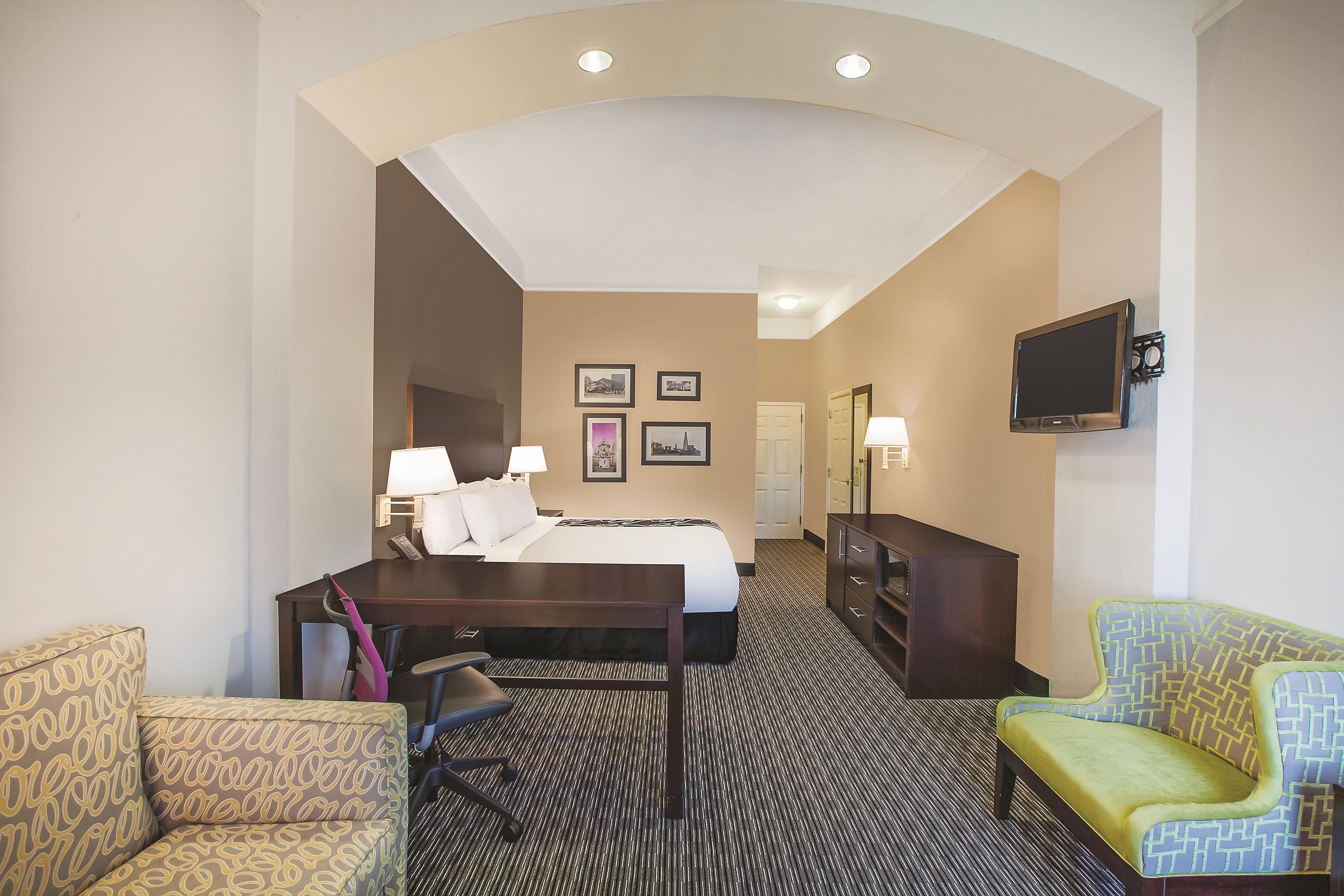 Guest room at the La Quinta Inn & Suites by Wyndham Beaumont West in Beaumont, Texas
