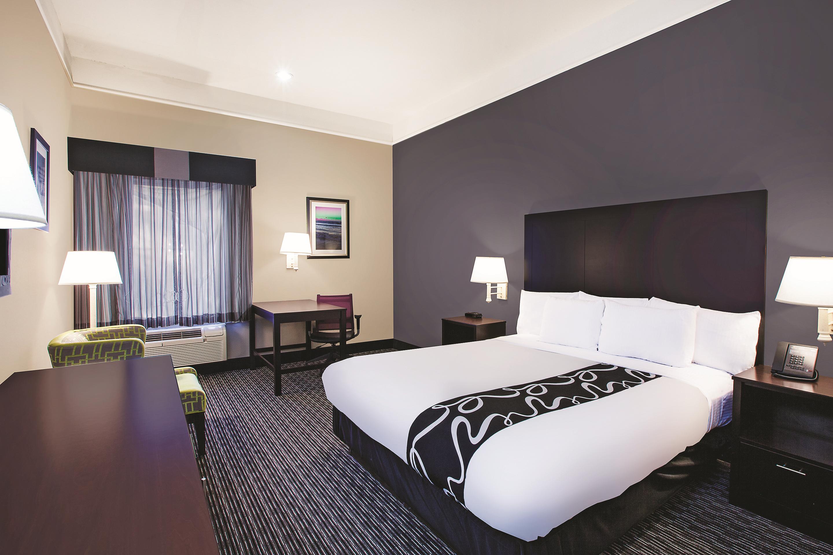 Guest room at the La Quinta Inn & Suites by Wyndham Beaumont West in Beaumont, Texas