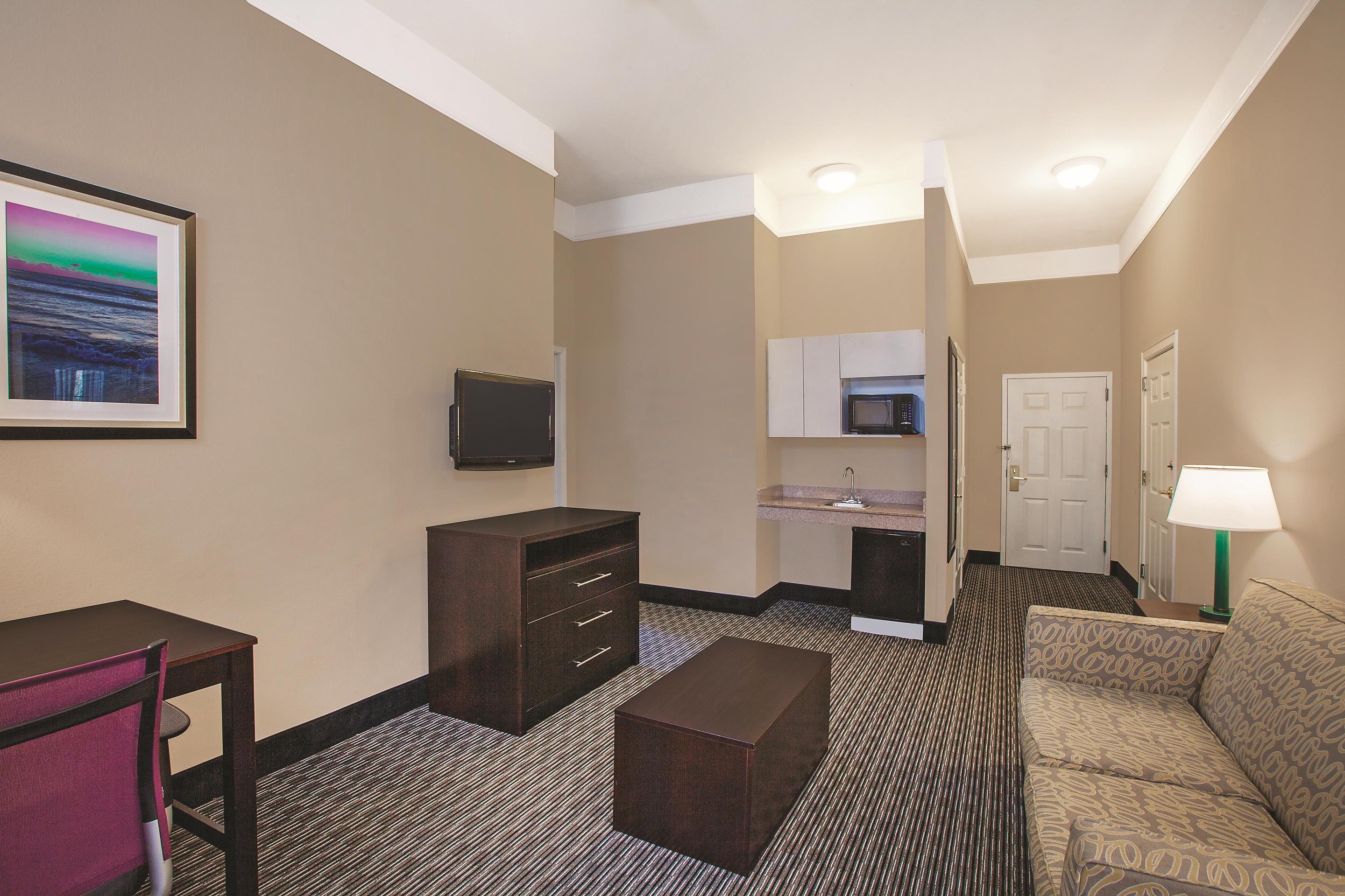 La Quinta Inn & Suites by Wyndham Beaumont West suite in Beaumont, Texas